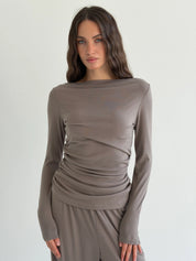 Longsleeve Soft Touch z dzianiny z dekoltem w łódkę, beżowy