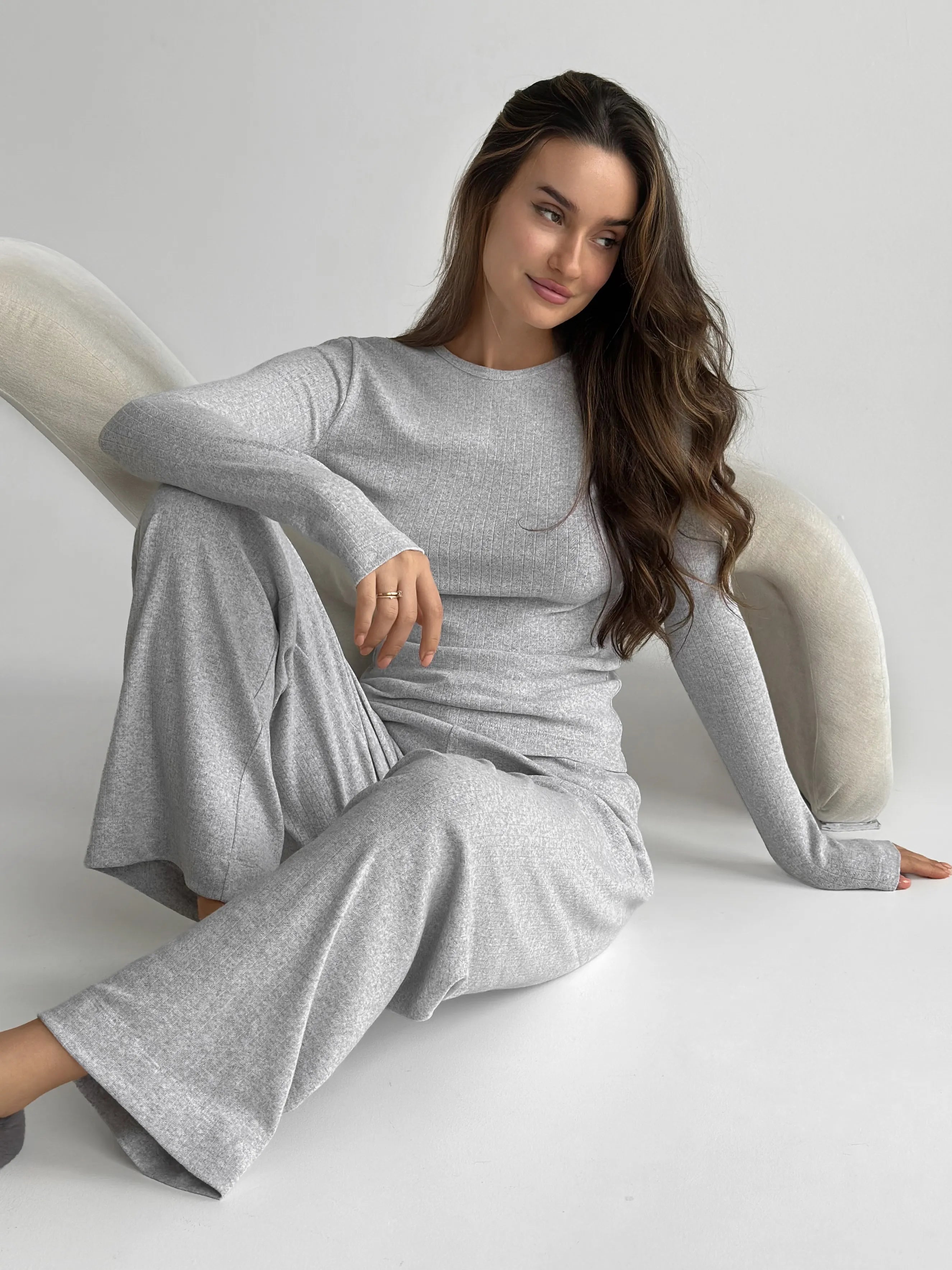 Komplet, dzianina prążkowana, szerokie spodnie i longsleeve, szary