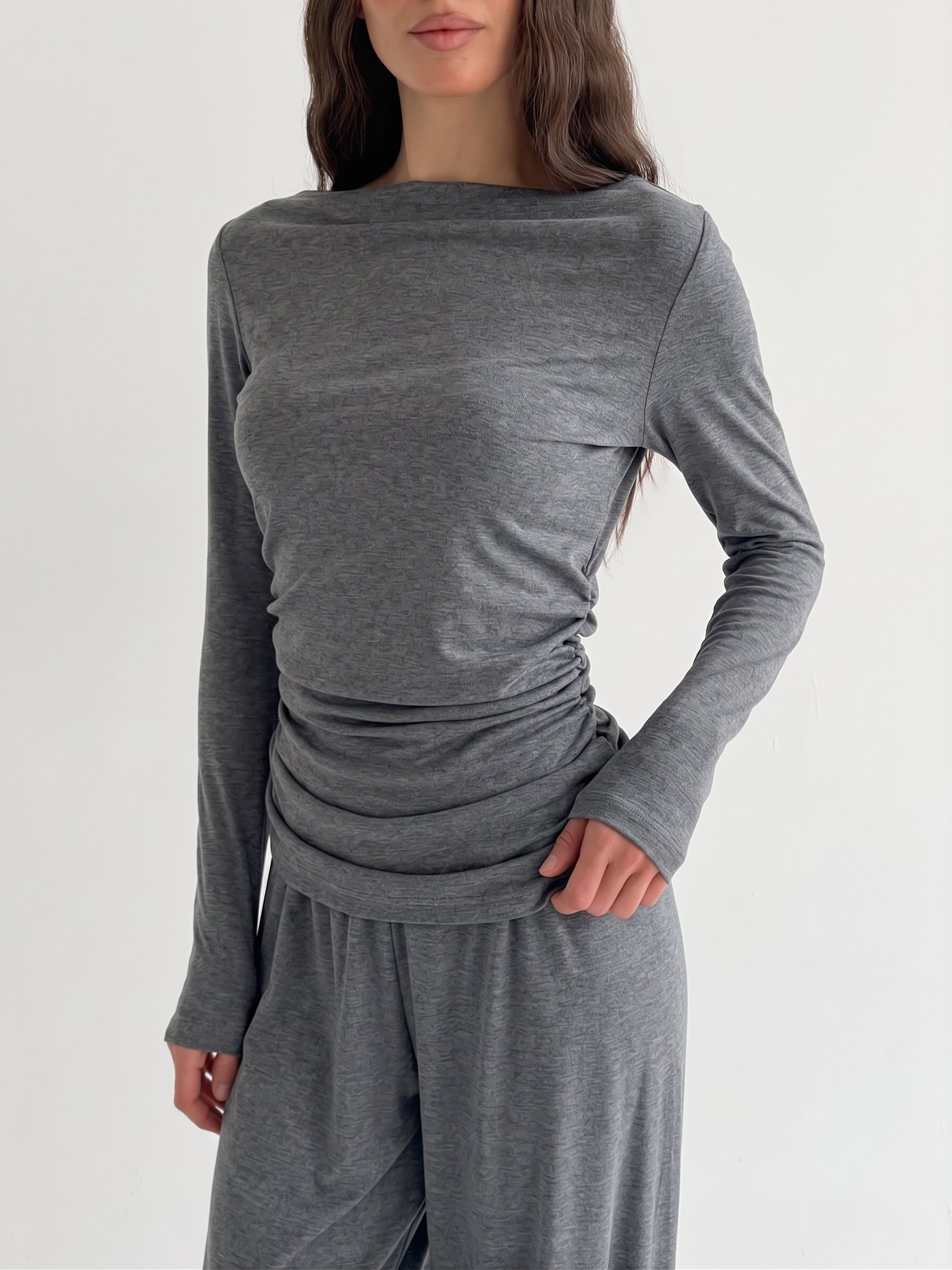 Longsleeve Soft Touch z dzianiny z dekoltem w łódkę, ciemnoszary