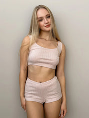 Szorty mini, dzianina prążkowana, pudrowe