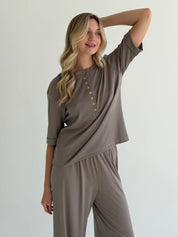 Komplet Soft Touch z dzianiny longsleeve i spodnie typu szarawary, beżowy