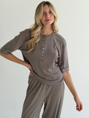 Komplet Soft Touch z dzianiny longsleeve i spodnie typu szarawary, beżowy
