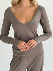 Longsleeve Soft Touch z dzianiny z dekoltem w serek, beżowy