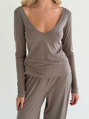 Longsleeve Soft Touch z dzianiny z dekoltem w serek, beżowy