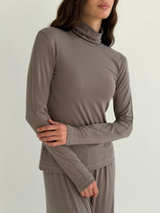 Longsleeve Soft Touch z dzianiny z wysokim kołnierzem, beżowy