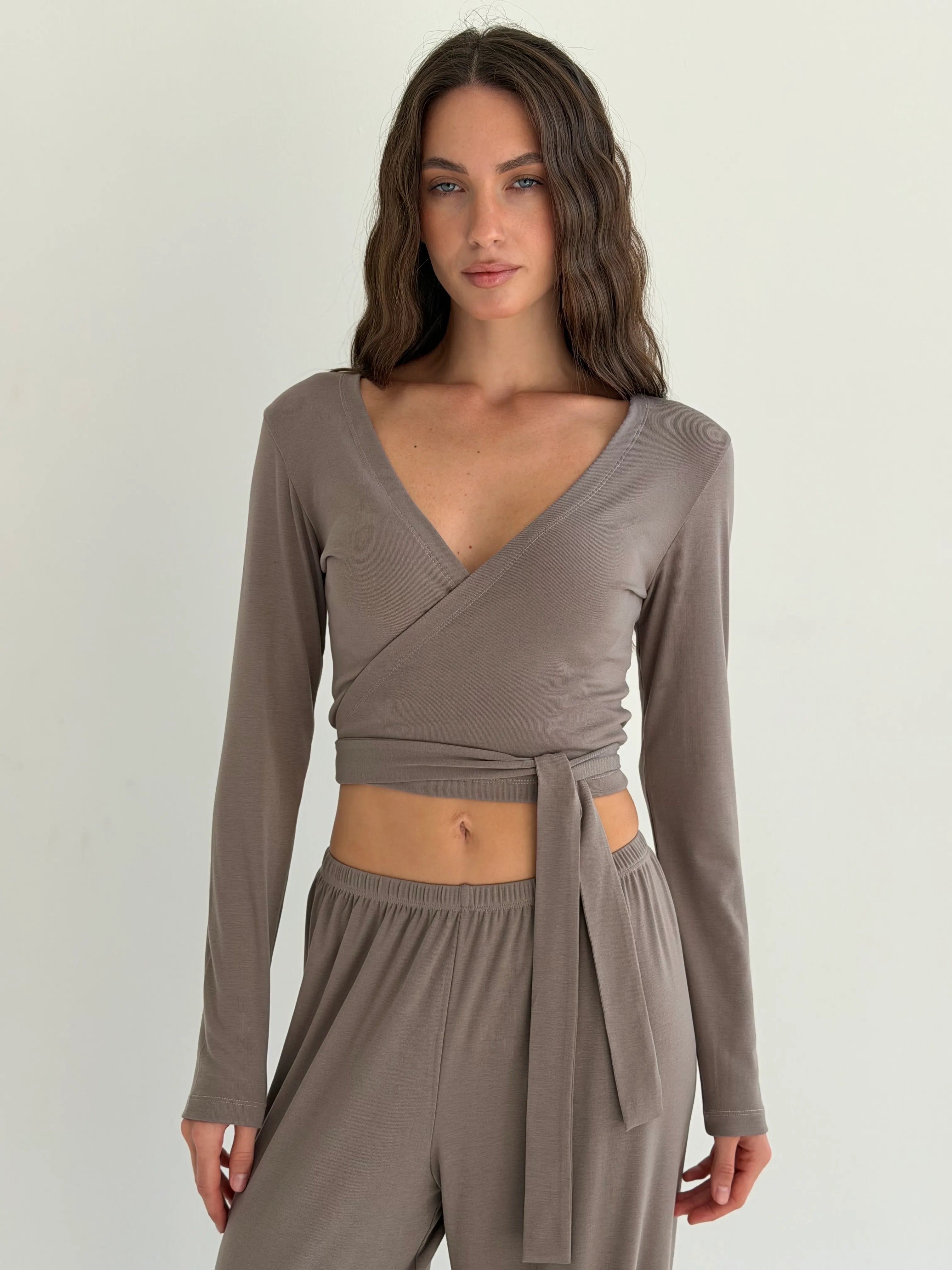 Longsleeve Soft Touch z dzianiny z wiązaniami, beżowy