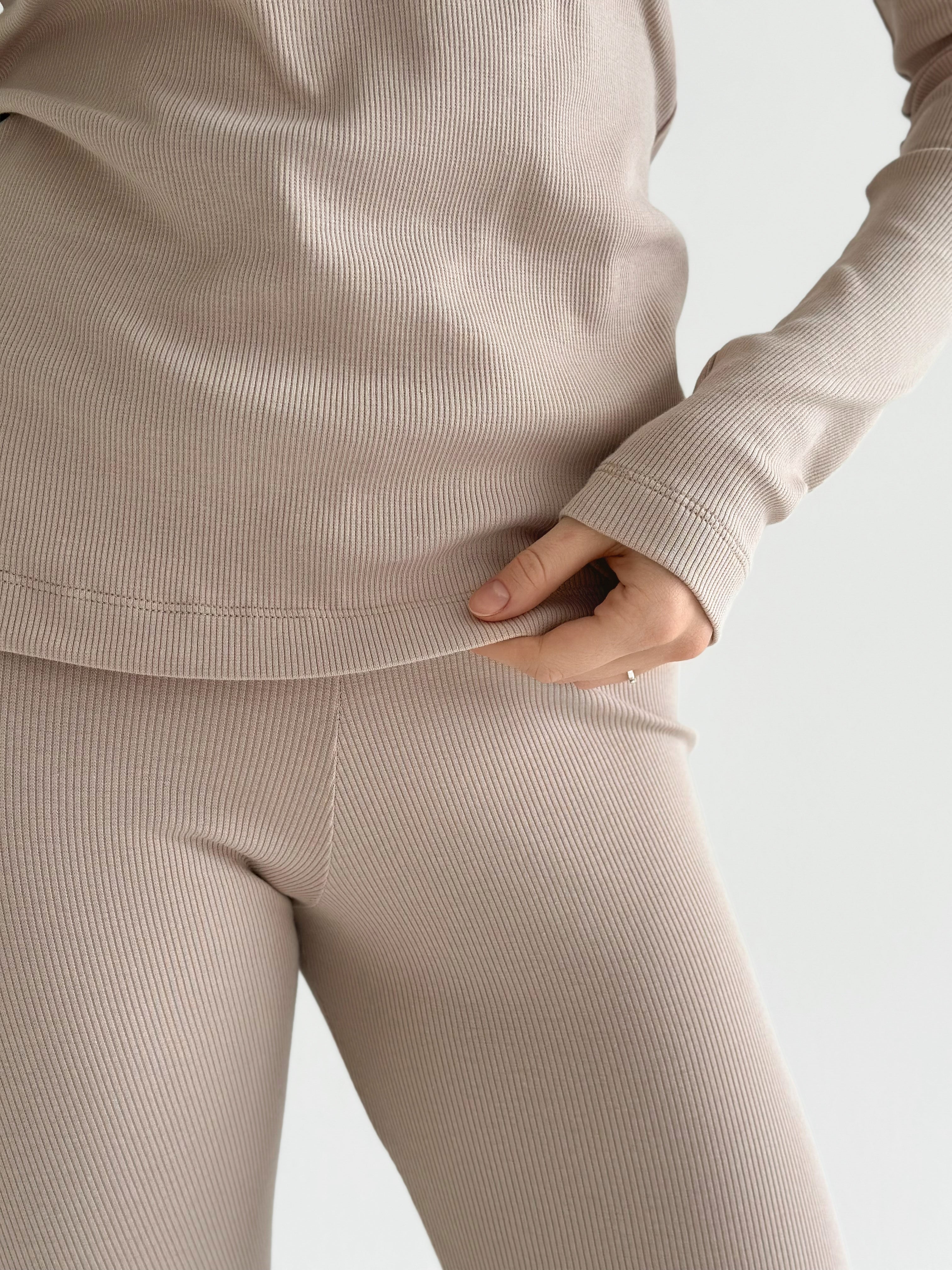 Legginsy, dzianina prążkowana, beżowe