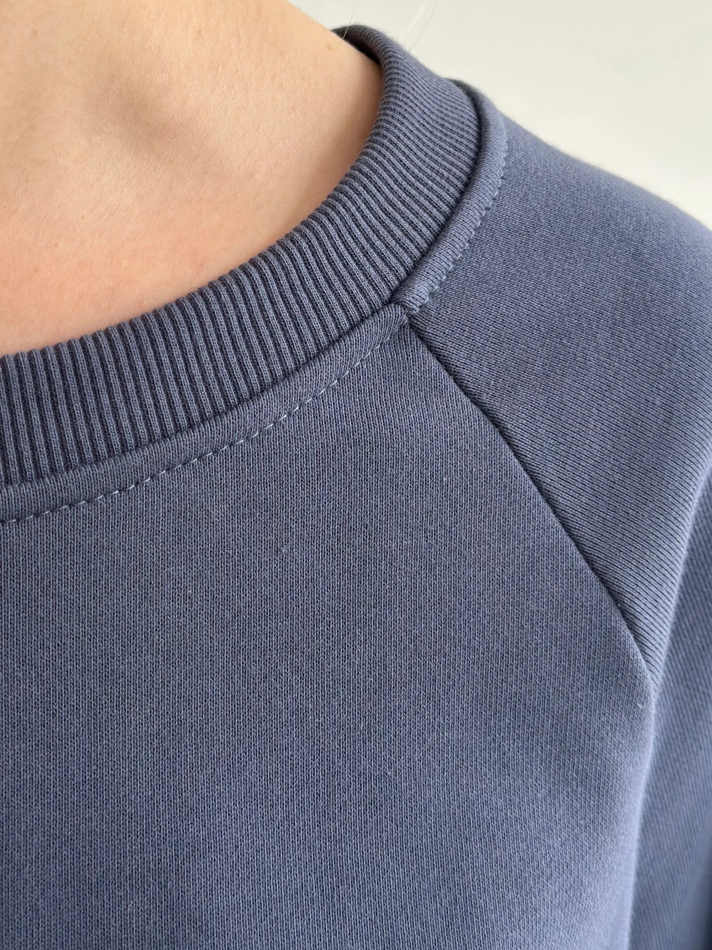 Bluza bez kaptura, z dzianiny 3-nitkowej, granatowa