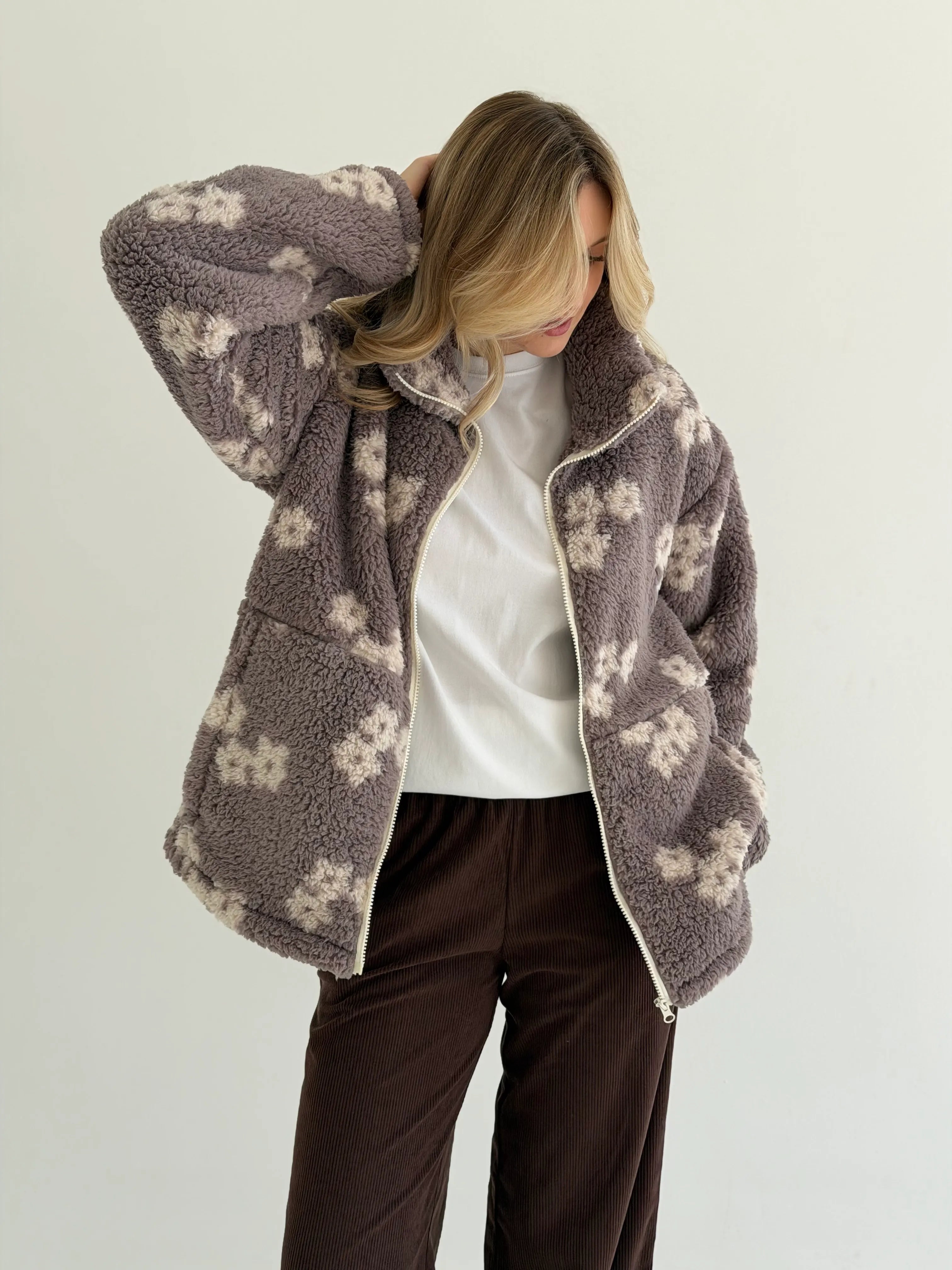 Bluza TEDDY na zamek ze stójką, biała w kwiaty