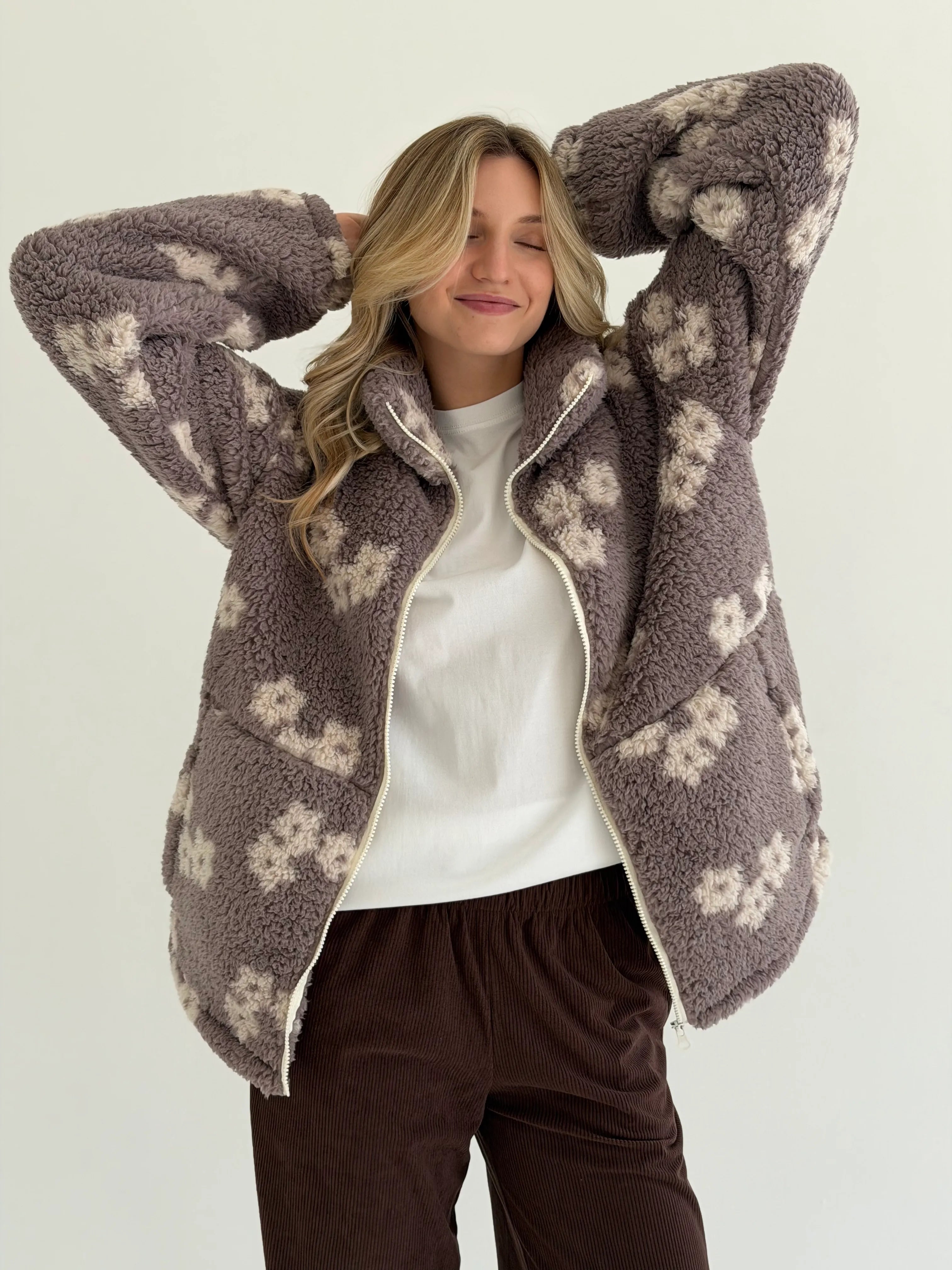 Bluza TEDDY na zamek ze stójką, biała w kwiaty