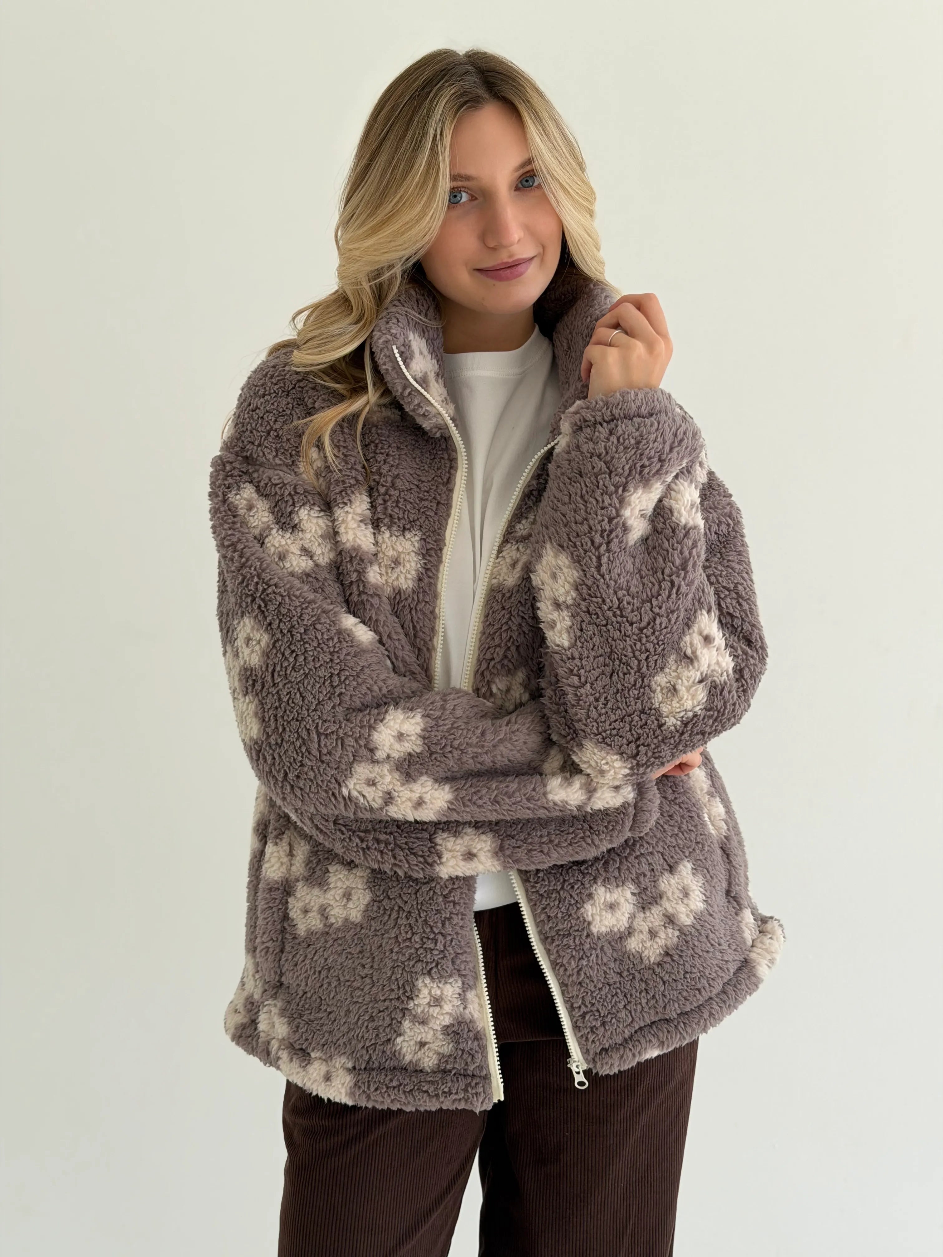 Bluza TEDDY na zamek ze stójką, biała w kwiaty