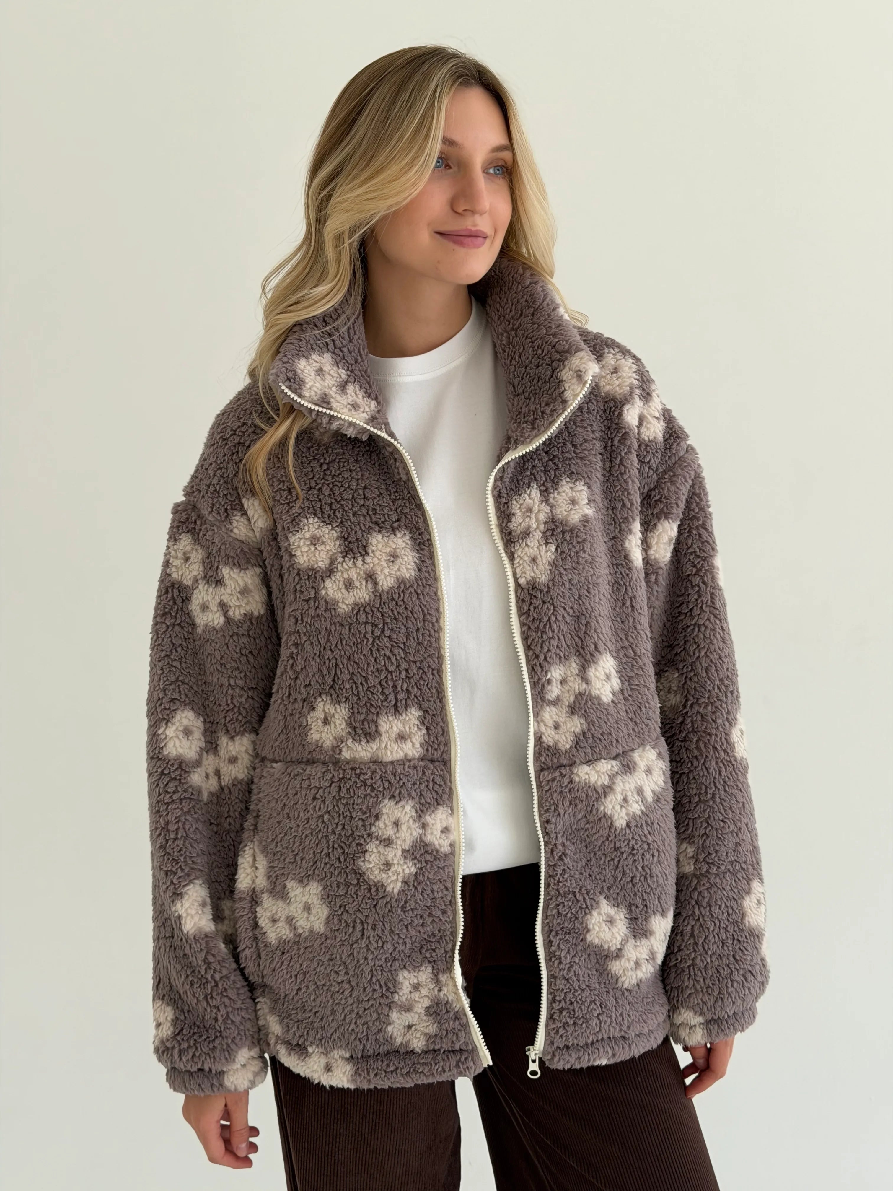 Bluza TEDDY na zamek ze stójką, biała w kwiaty