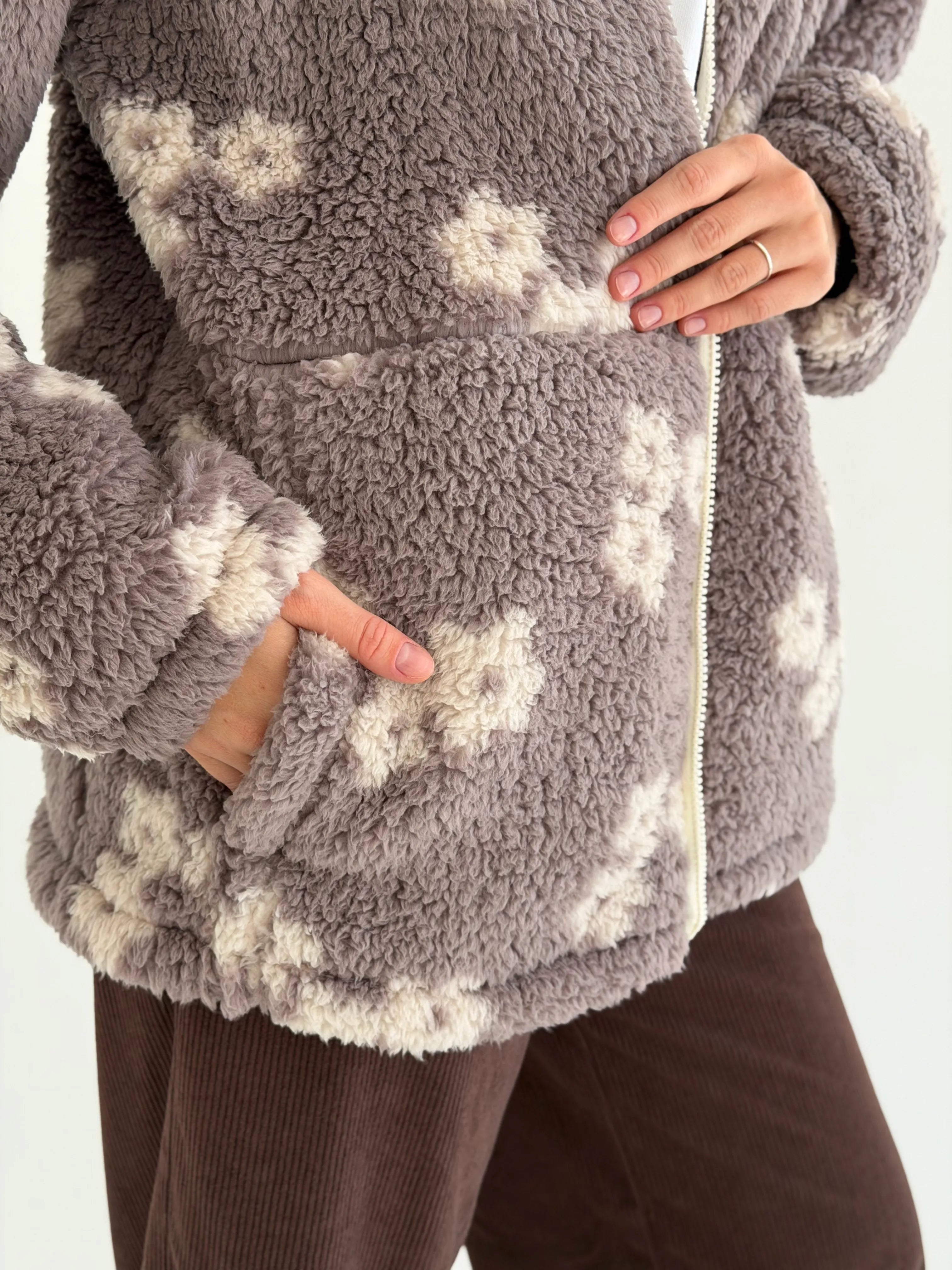 Bluza TEDDY na zamek ze stójką, biała w kwiaty