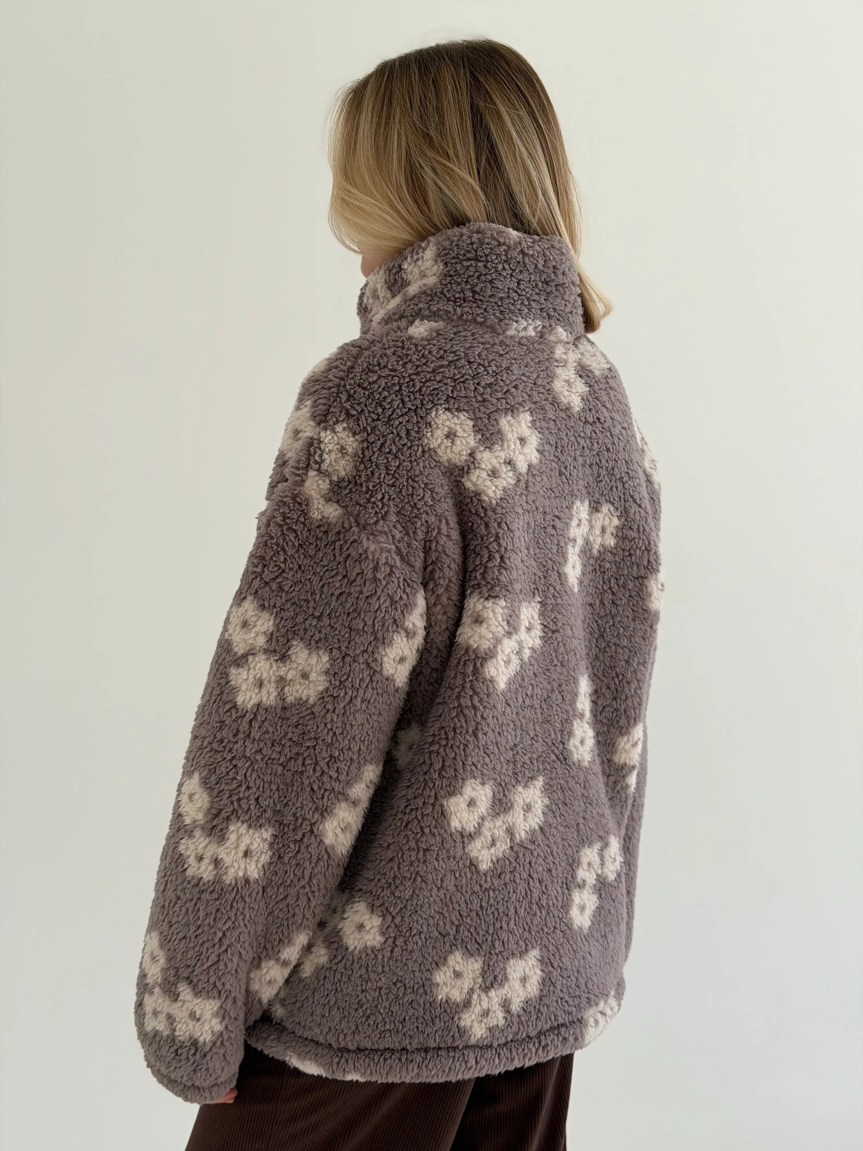 Bluza TEDDY na zamek ze stójką, biała w kwiaty