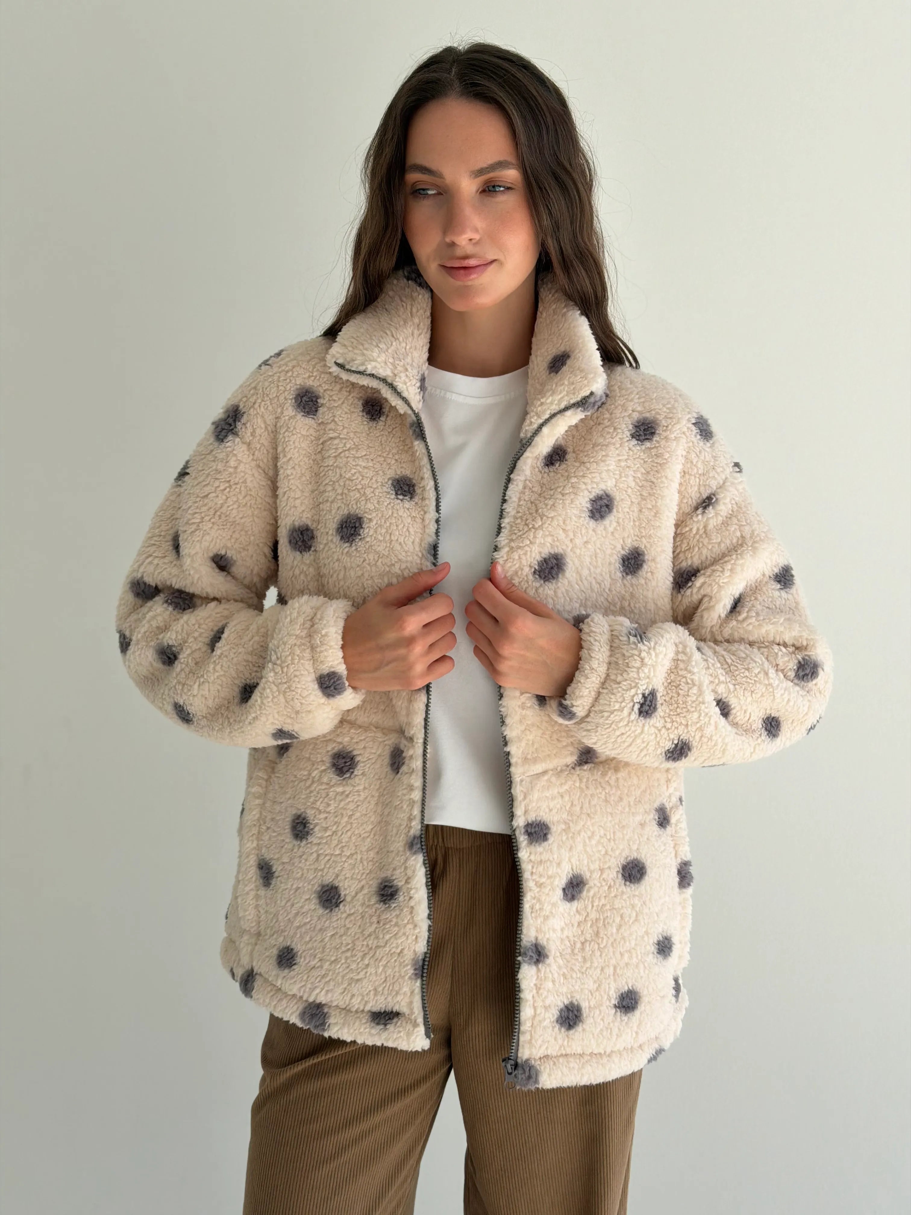 Bluza TEDDY na zamek ze stójką, czarna w groszki