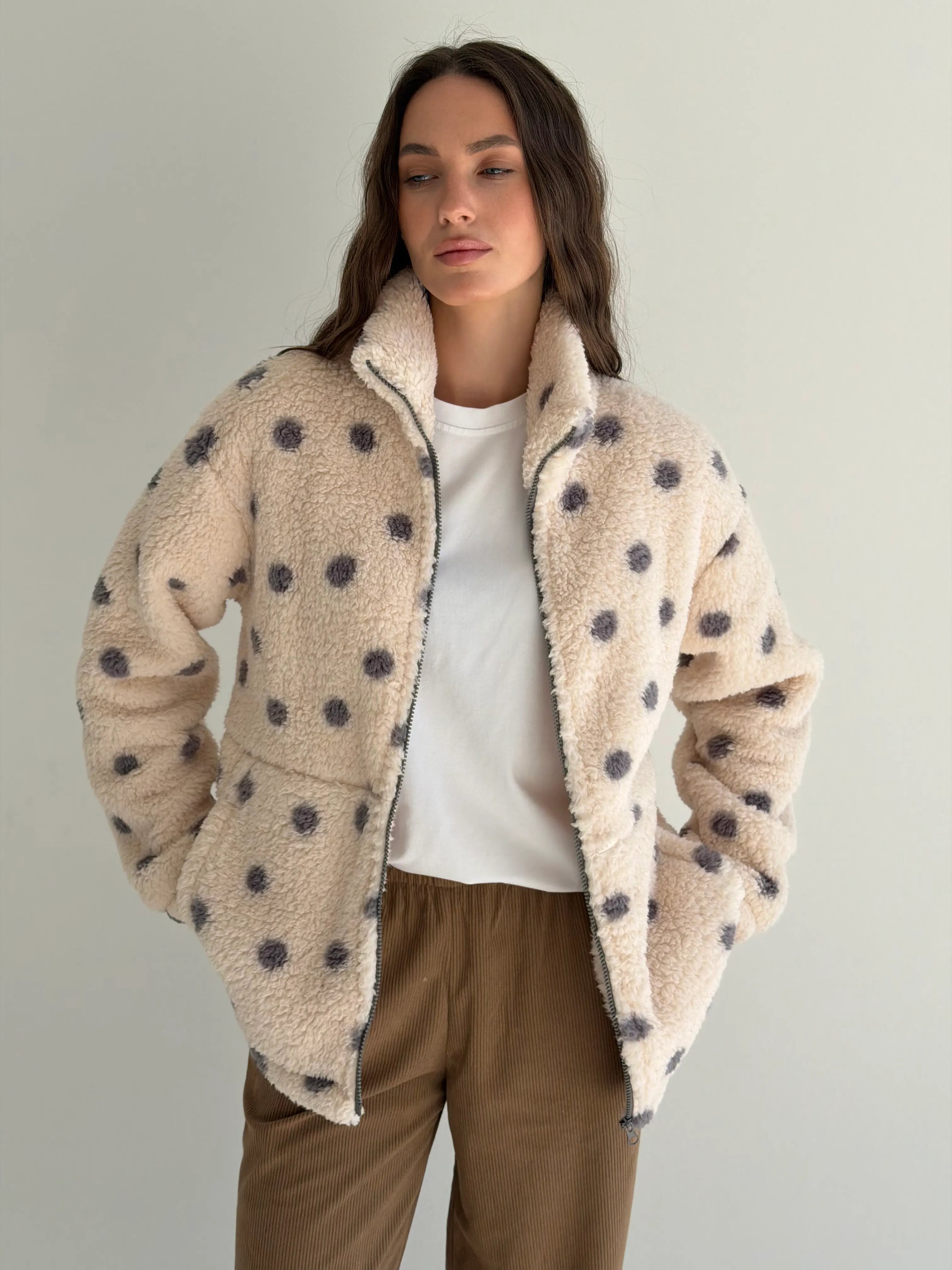Bluza TEDDY na zamek ze stójką, czarna w groszki