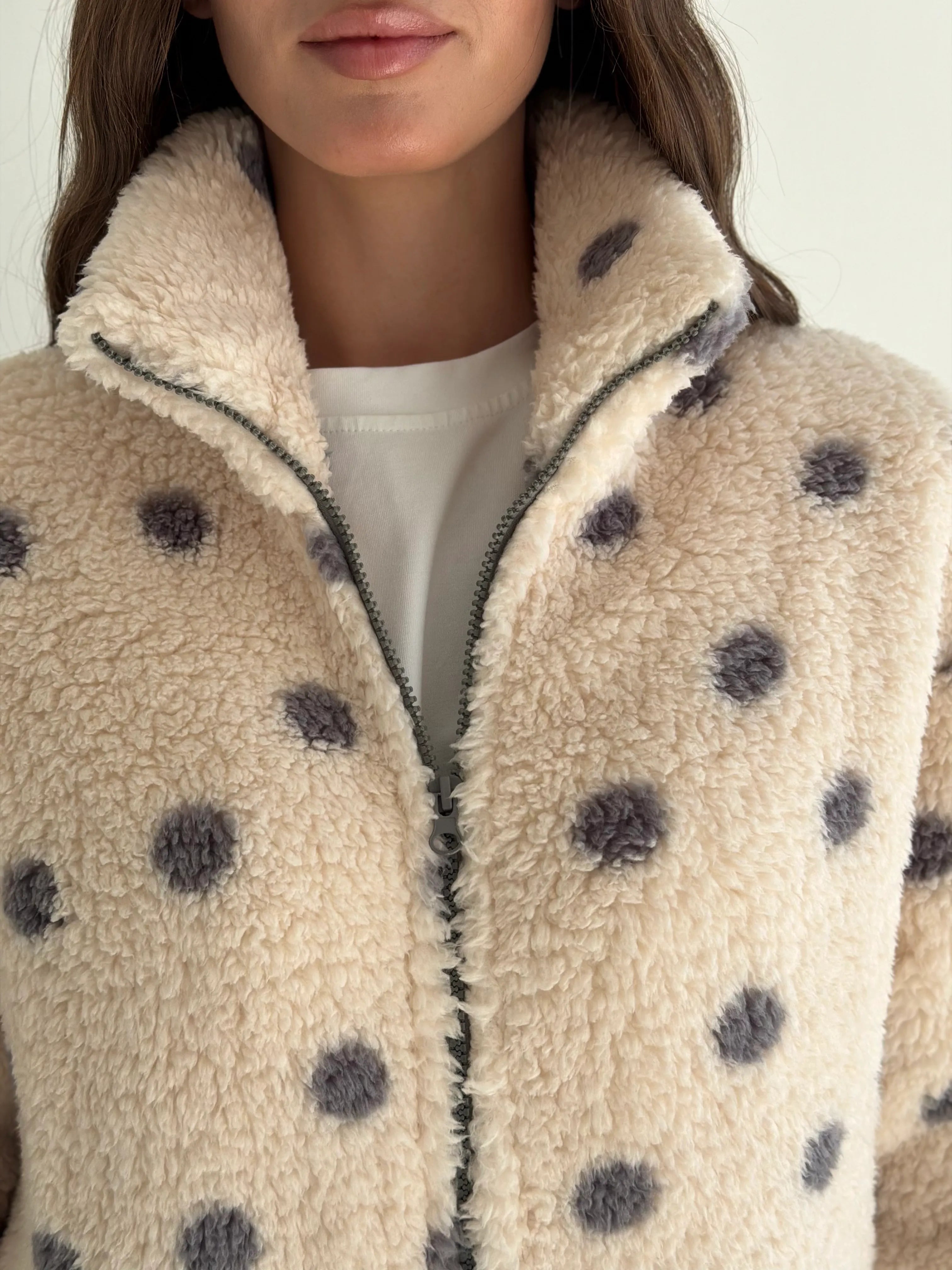 Bluza TEDDY na zamek ze stójką, czarna w groszki