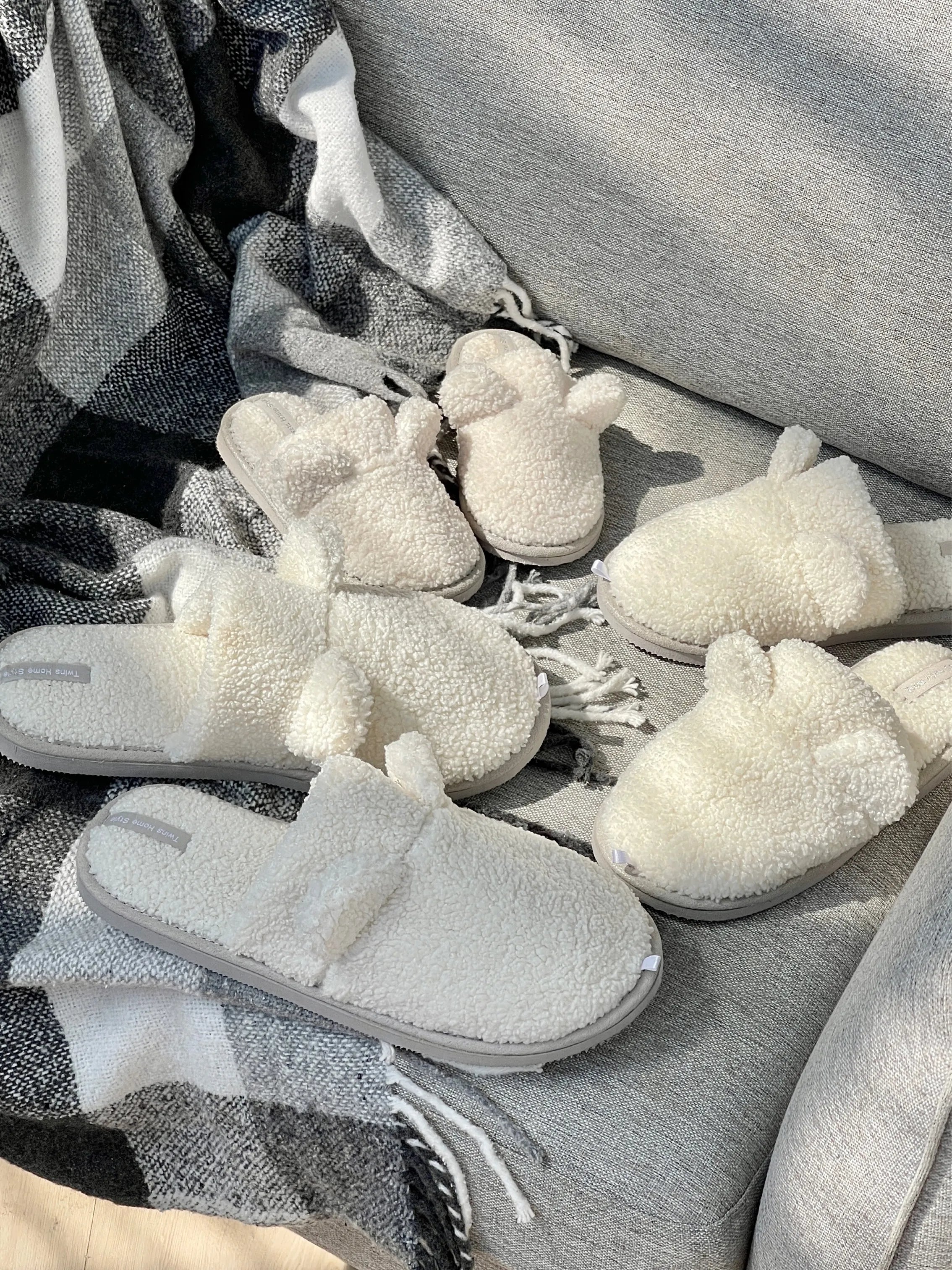 Kapcie dziecięce HS futrzane TEDDI z uszkami, brązowe, białe
