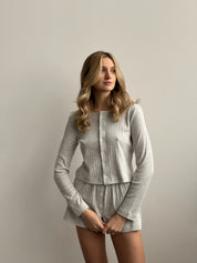 Koszulka longsleeve rozpinana z guzikami, z ribany prążkowanej, jasnoszara