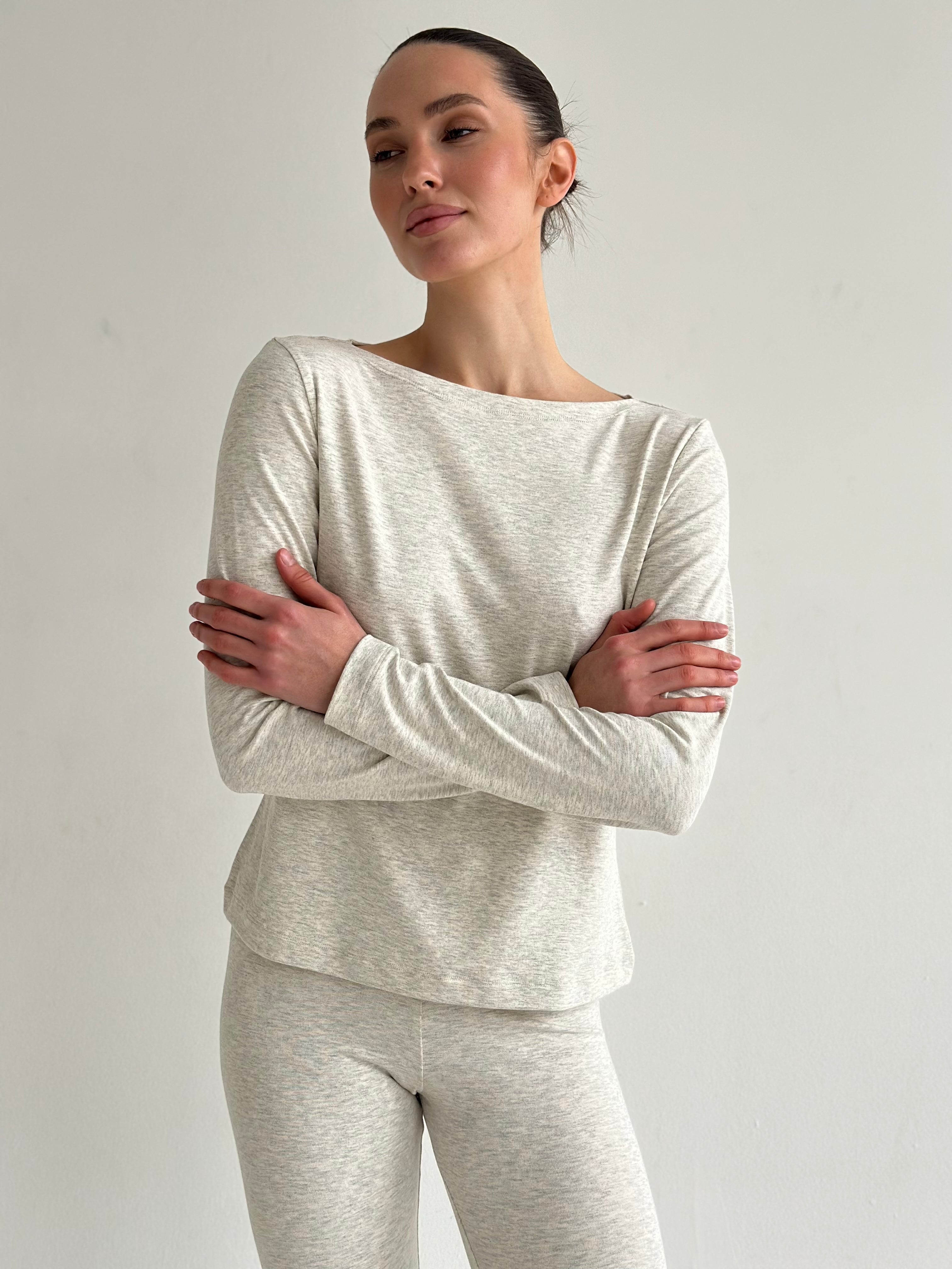 Komplet „Delicacy” koszulka longsleeve z dekoltem łódka i legginsy, z dzianiny, beżowo-szary