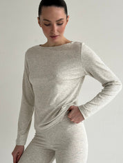 Komplet „Delicacy” koszulka longsleeve z dekoltem łódka i legginsy, z dzianiny, beżowo-szary