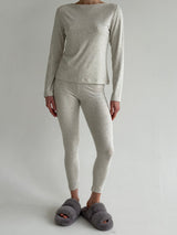 Komplet „Delicacy” koszulka longsleeve z dekoltem łódka i legginsy, z dzianiny, beżowo-szary