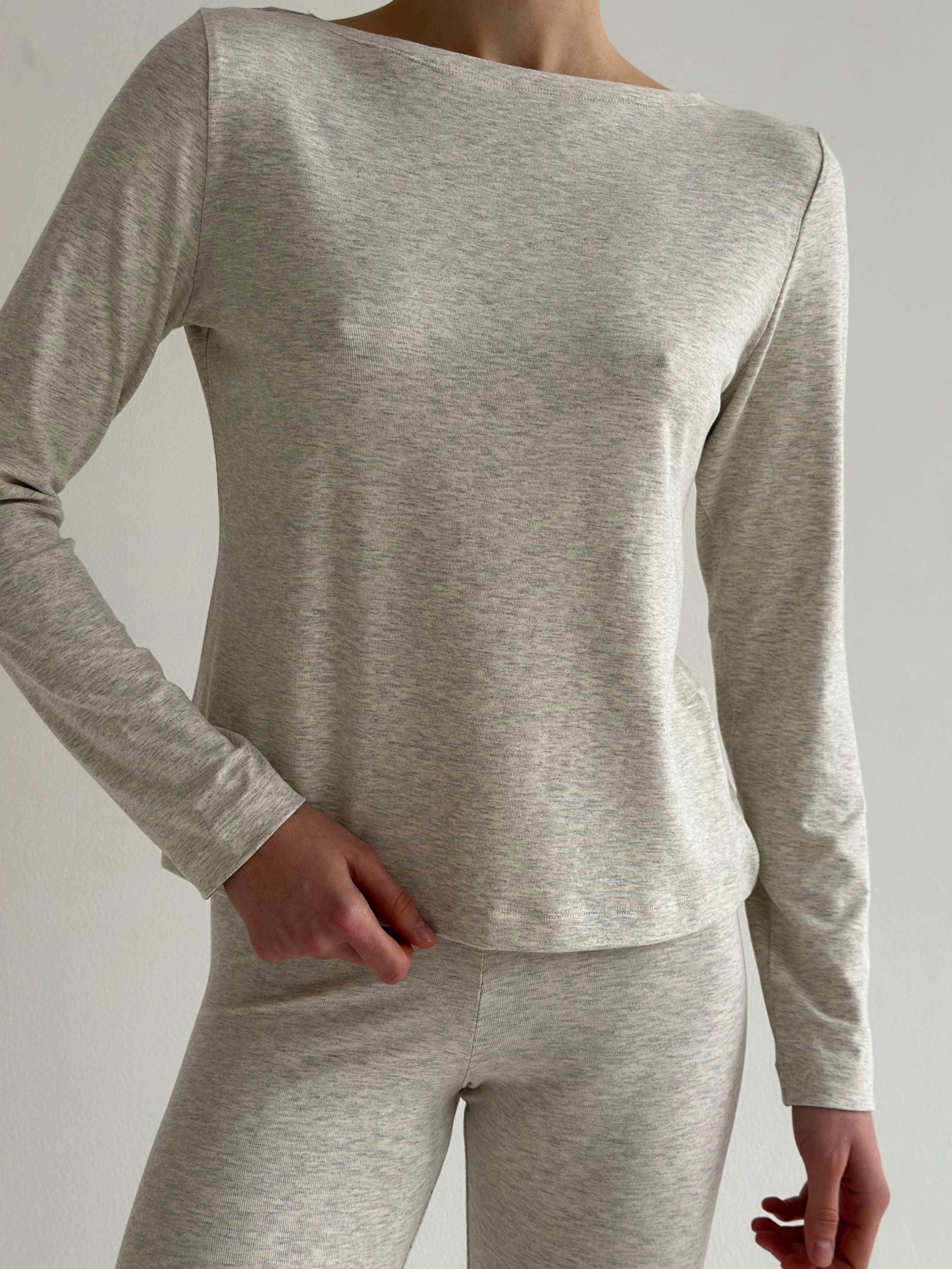 Komplet „Delicacy” koszulka longsleeve z dekoltem łódka i legginsy, z dzianiny, beżowo-szary