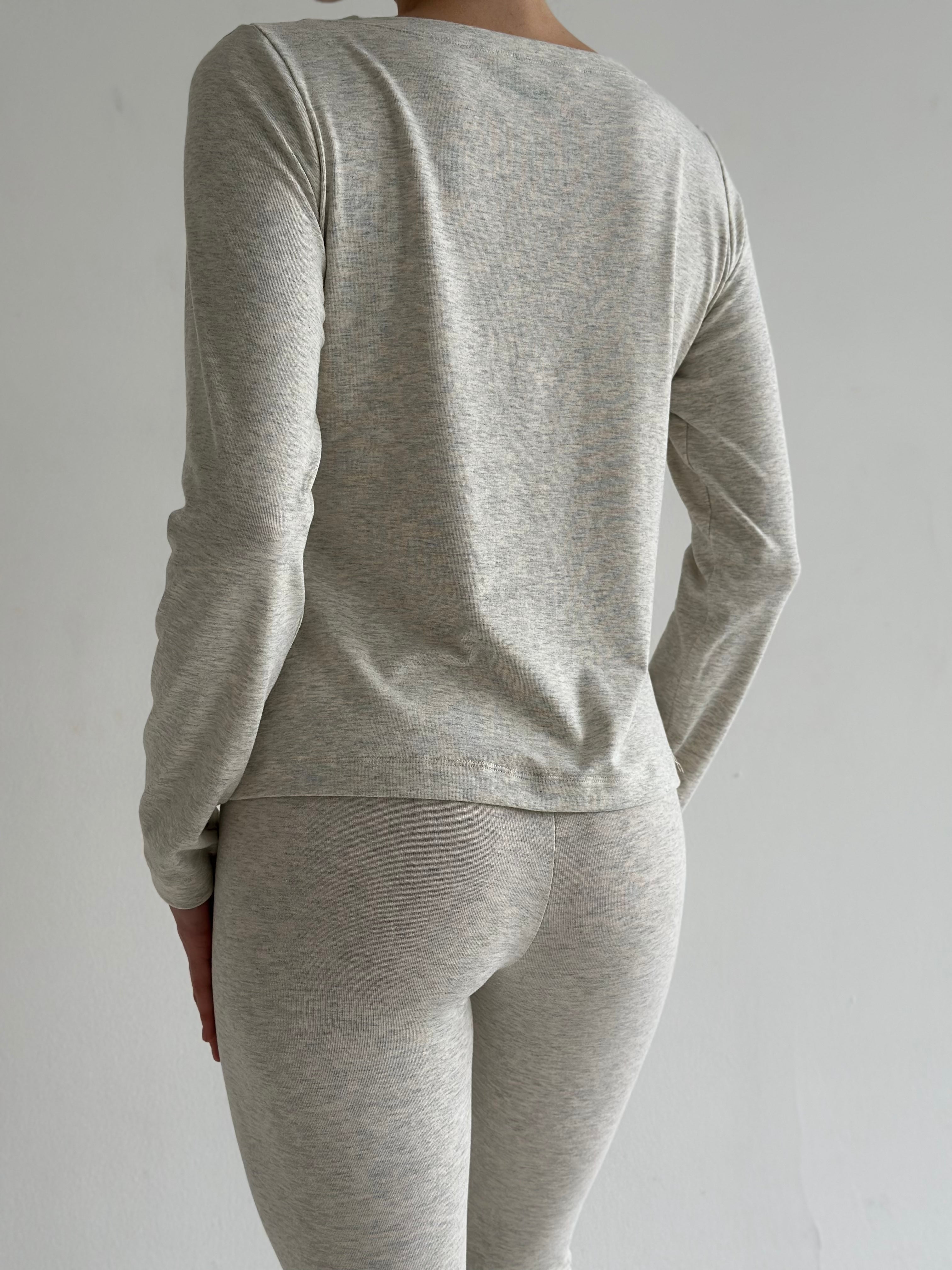 Komplet „Delicacy” koszulka longsleeve z dekoltem łódka i legginsy, z dzianiny, beżowo-szary