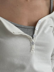Longsleeve z dekoltem w serek „Delicacy", dzianina, biały