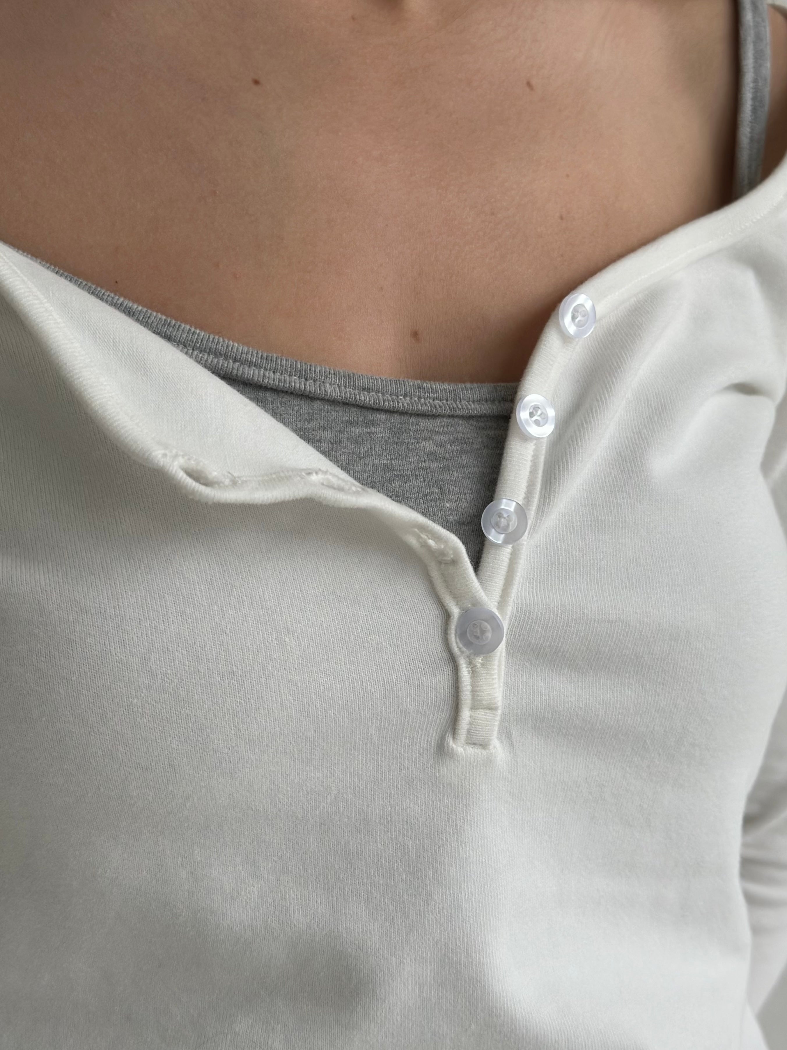 Longsleeve z dekoltem w serek „Delicacy", dzianina, biały