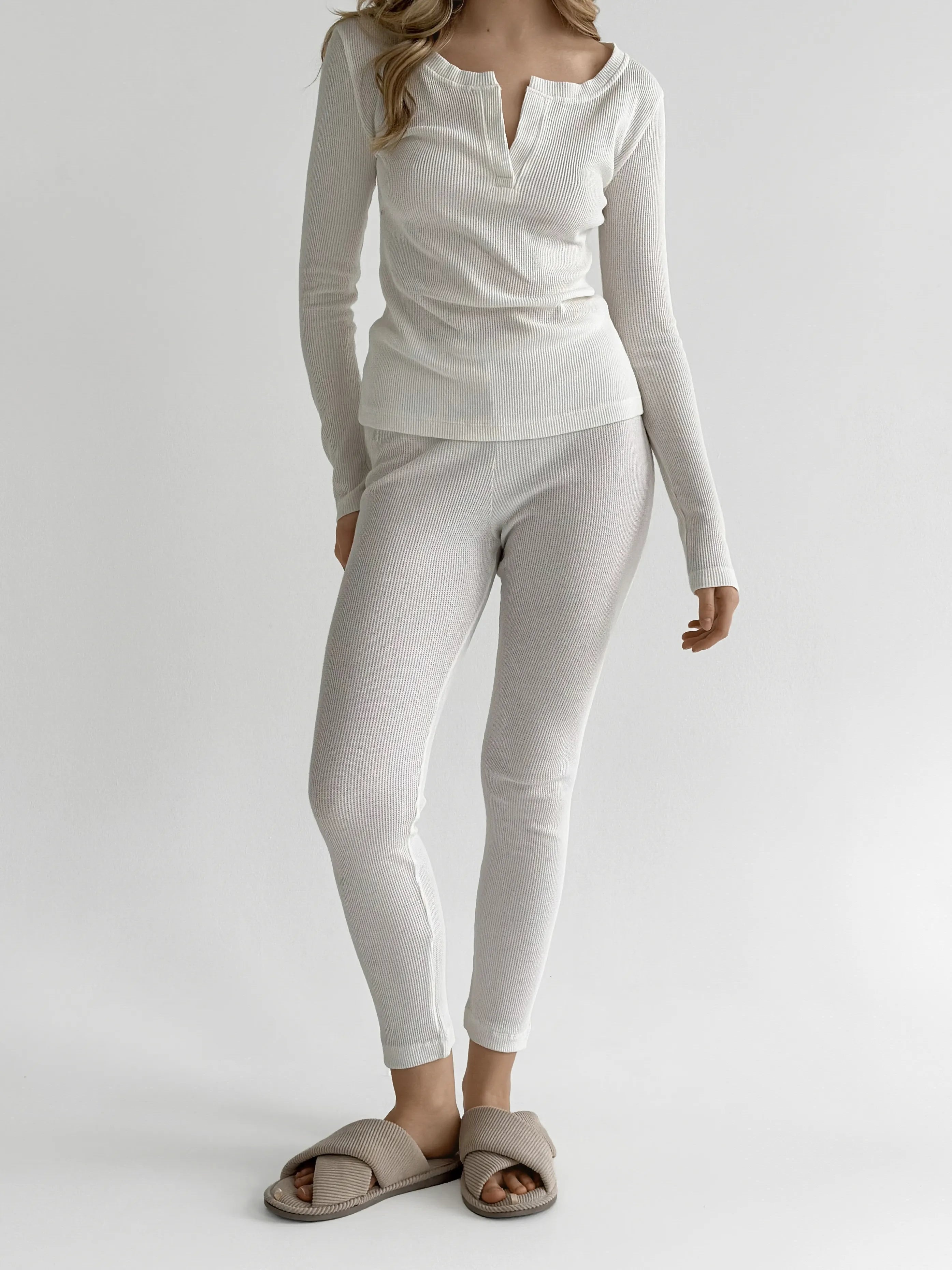 Komplet longsleeve ze stójką i legginsy, dzianina waflowa, mleczny