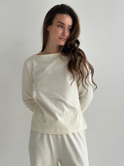 Longsleeve z dekoltem łódka „Delicacy", dzianina, mleczny