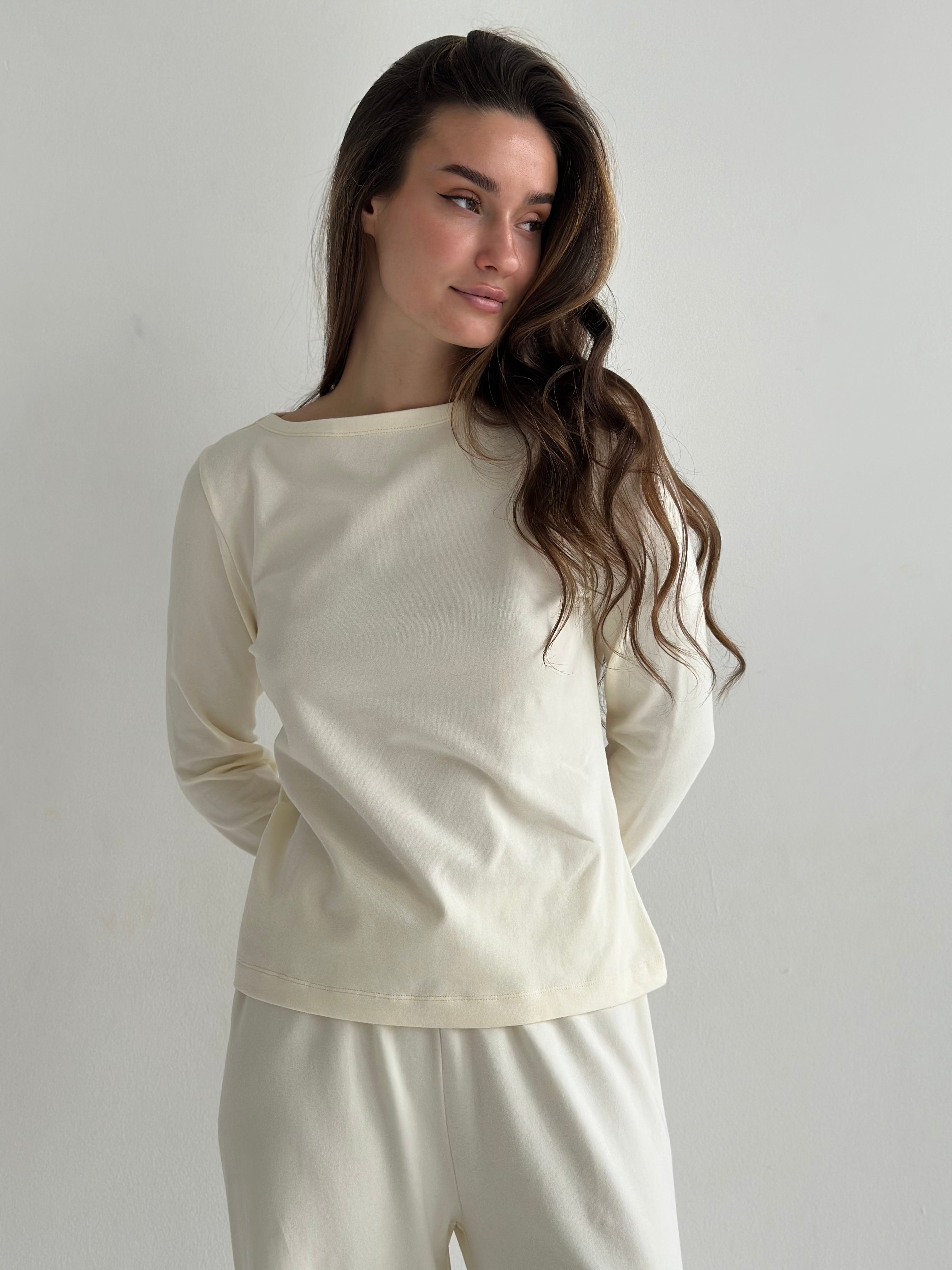 Longsleeve z dekoltem łódka „Delicacy", dzianina, mleczny