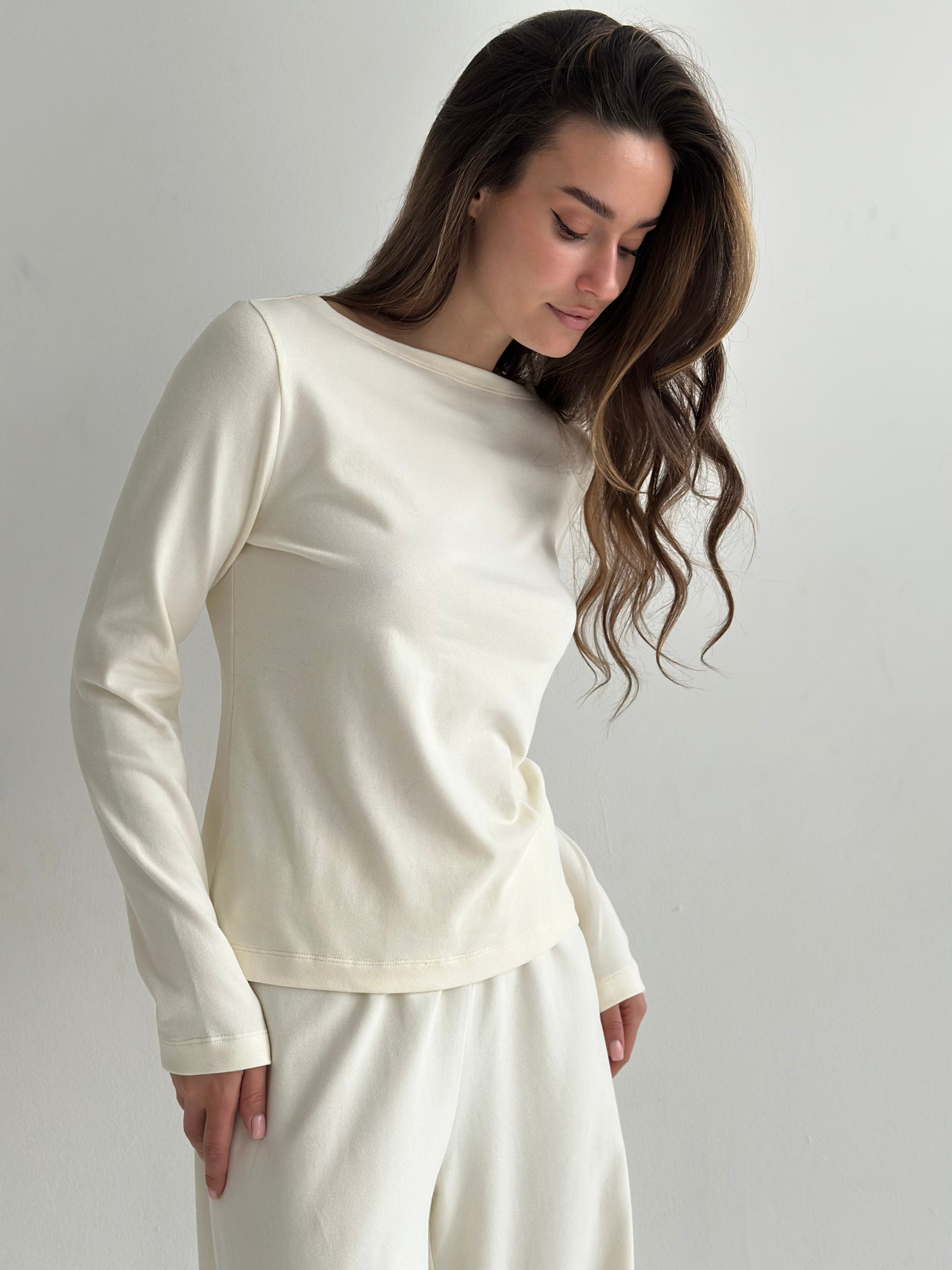 Longsleeve z dekoltem łódka „Delicacy", dzianina, mleczny