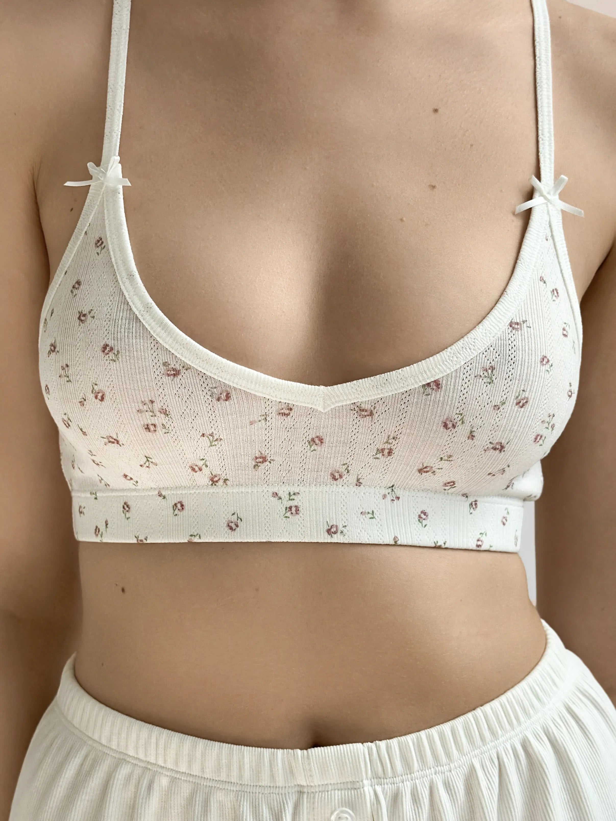 Top bielizniany basic w kwiaty, biały