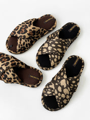 Kapcie damskie HS-VL na krzyż animal print, czarne