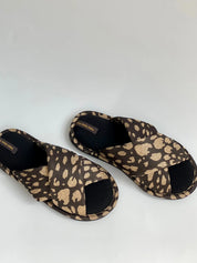 Kapcie damskie HS-VL na krzyż animal print, czarne