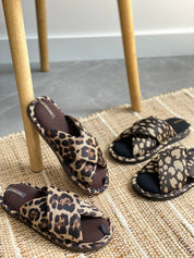 Kapcie damskie HS-VL na krzyż animal print, czarne