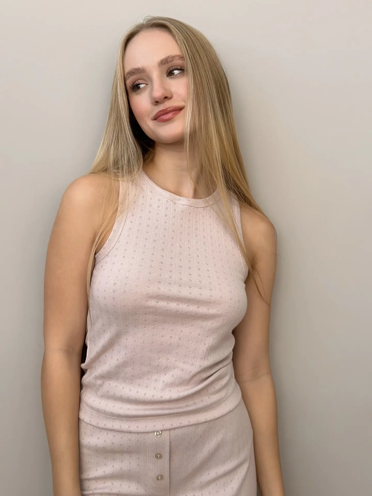 Koszulka bez rękawów z ribany prążkowanej, pudrowa