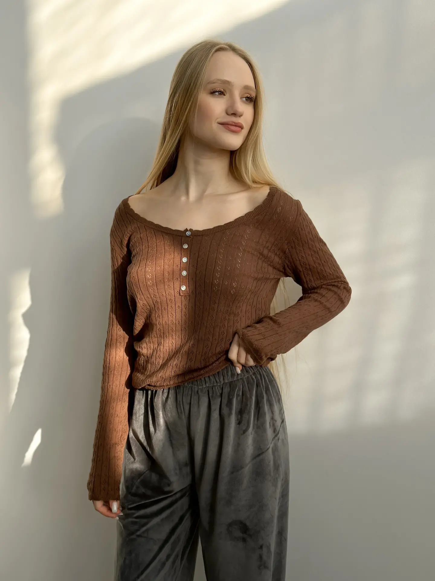 Koszulka dziana z długim rękawem, z bawełny, brązowa