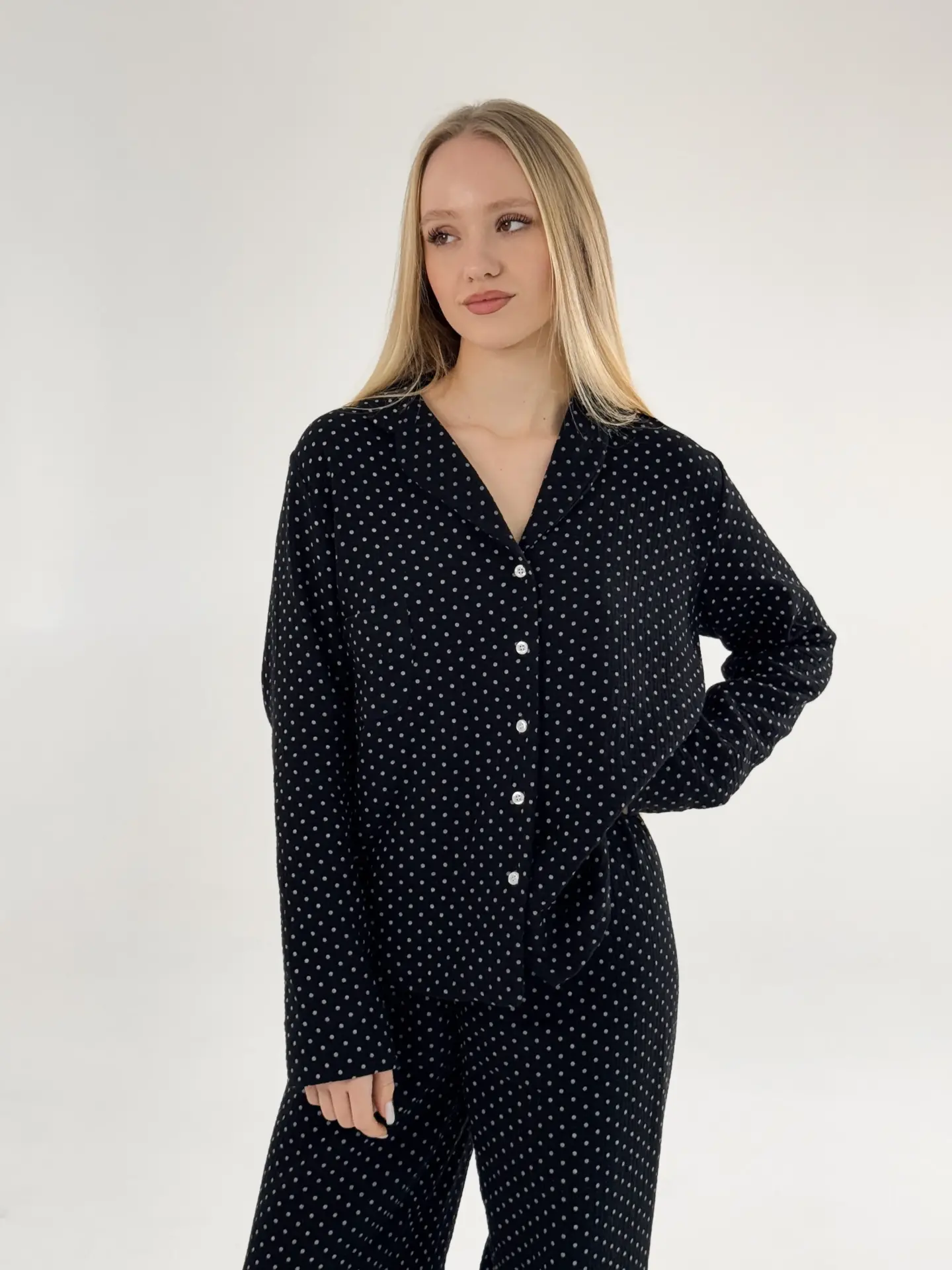 Komplet piżamowy koszula i spodnie, z muślinu, czarny w groszki
