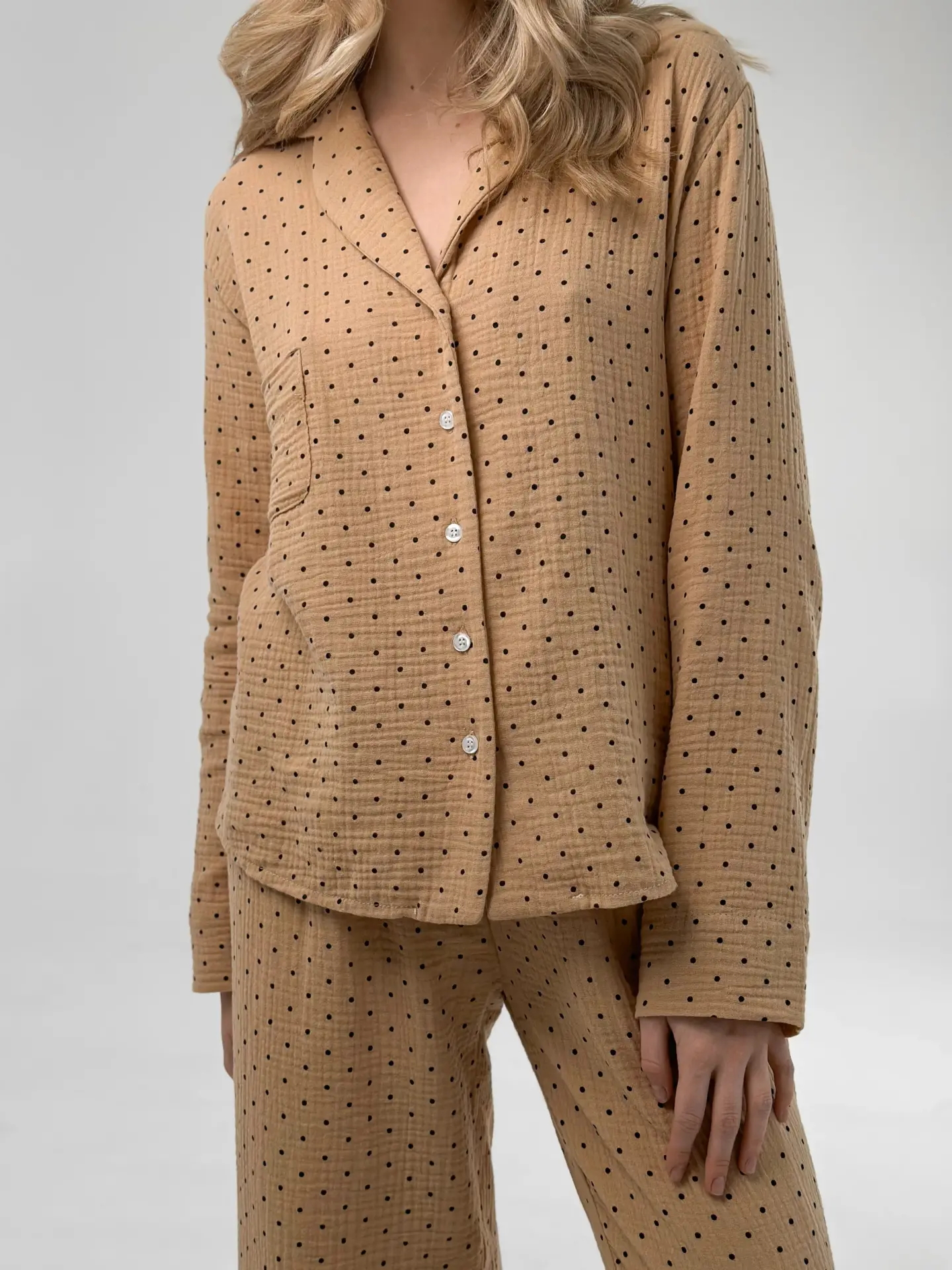 Komplet piżamowy koszula i spodnie, z muślinu, brązowy w groszki