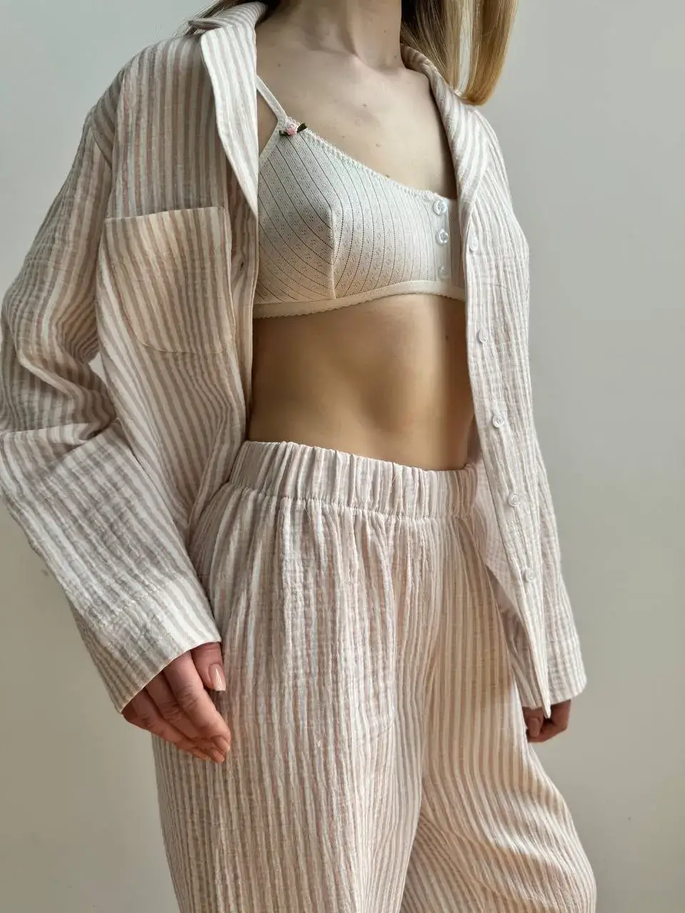 Komplet koszula i spodnie, z muślinu, w beżowe paski