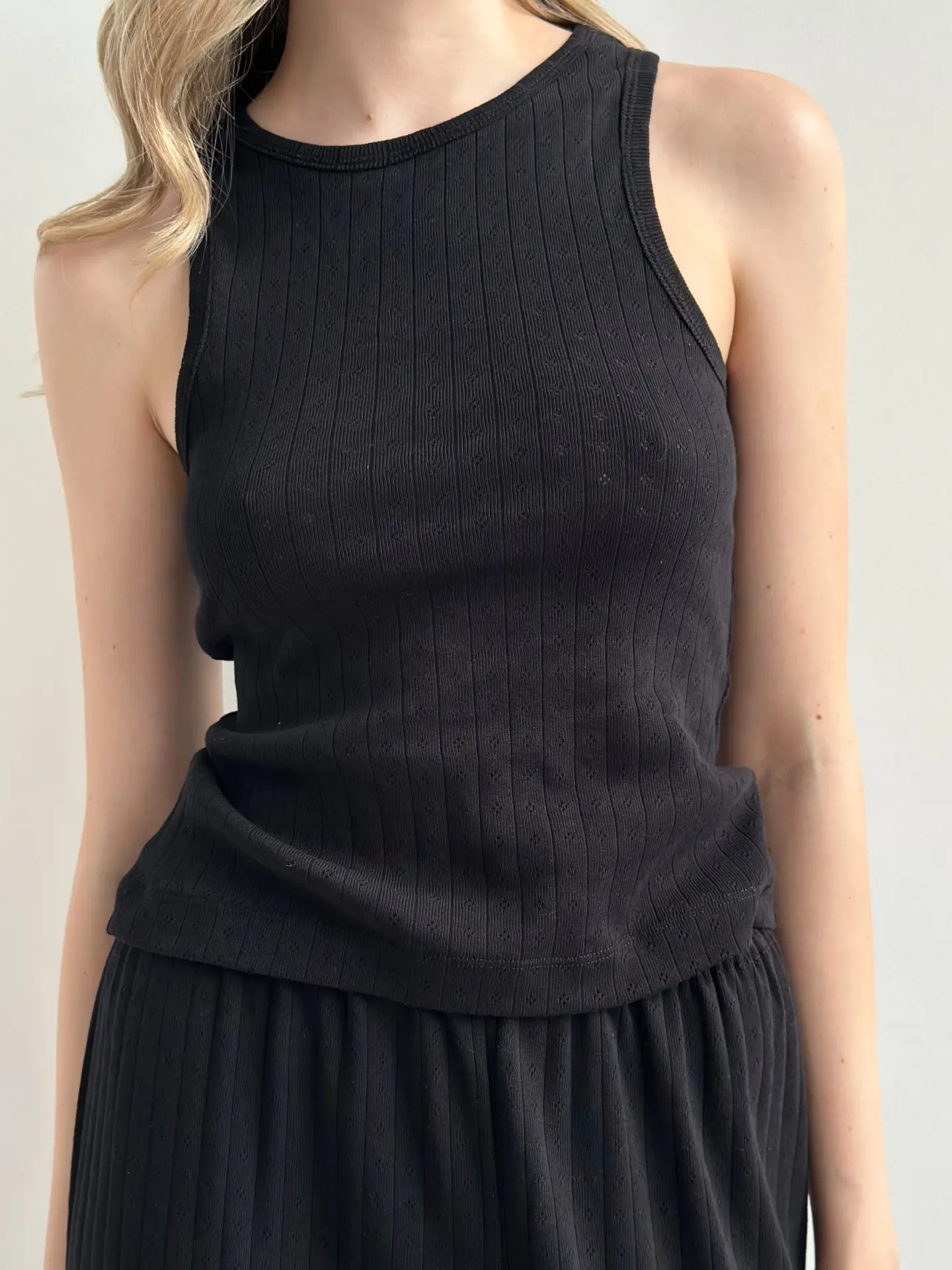 Koszulka bez rękawów z ribany prążkowanej, czarna