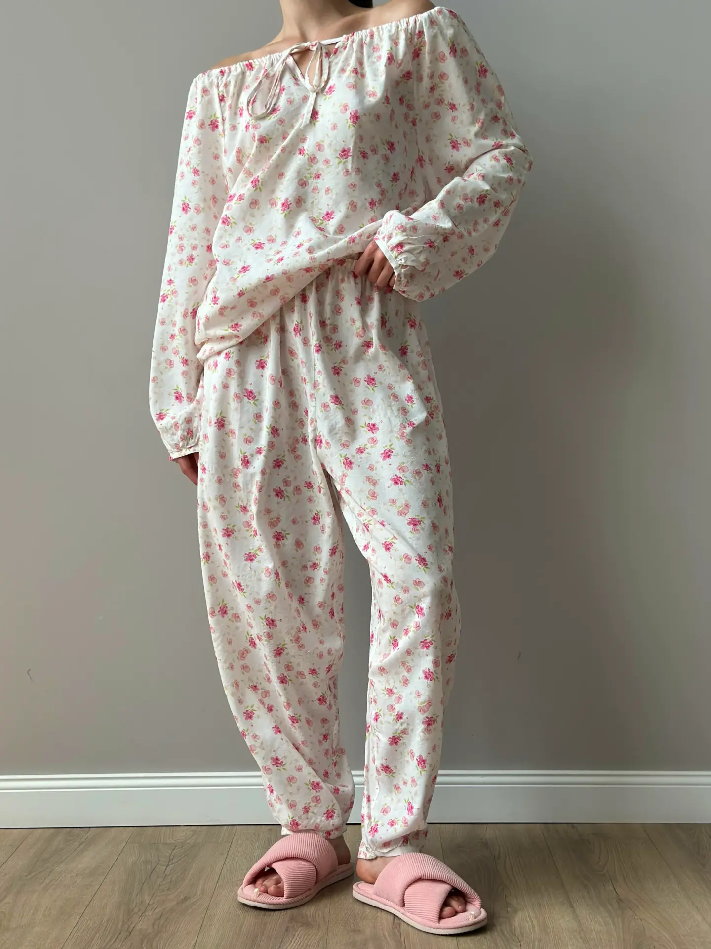 Komplet koszula na troczek i spodnie szarawary, z batystu, biały w akwarelowe wzory