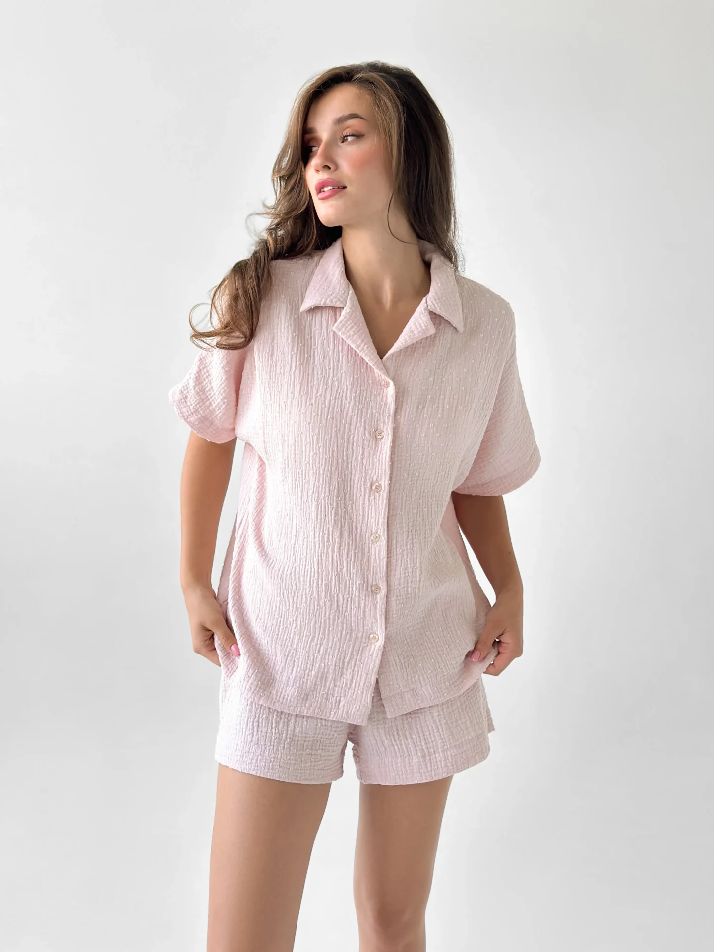 Komplet koszula i szorty, z muślinu dwuwarstwowego, pudrowy w „muszkę”