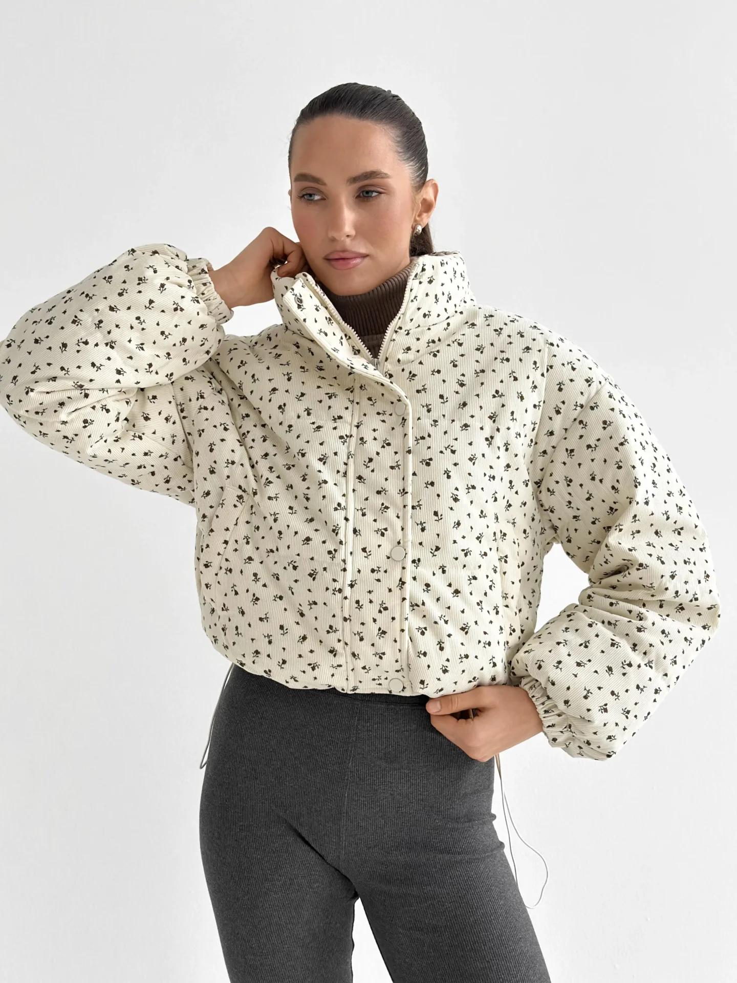 Kurtka z kołnierzem, ze sztruksu, mleczna w kwiatki