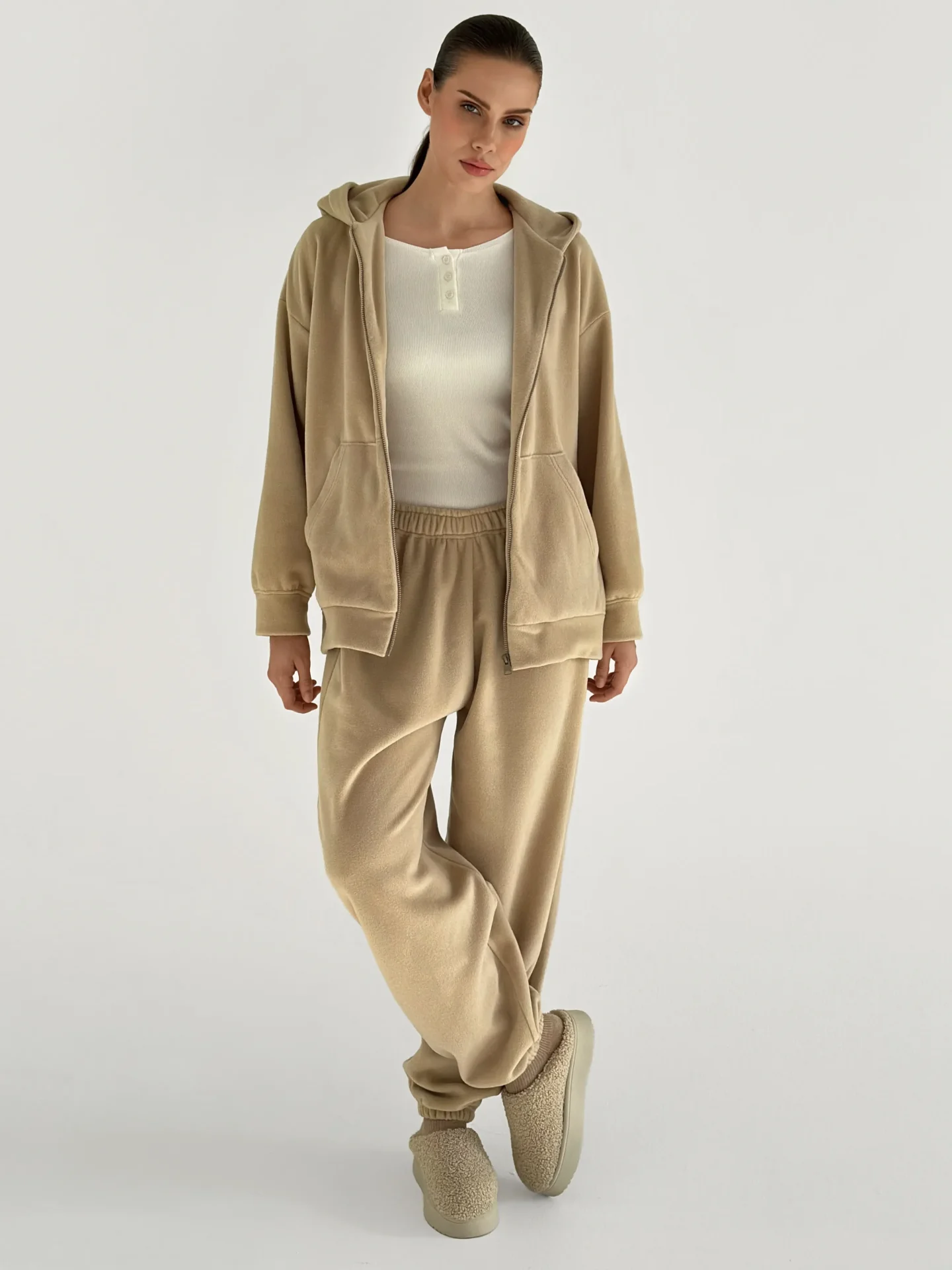 Komplet bluza i spodnie proste, z polaru, beżowy