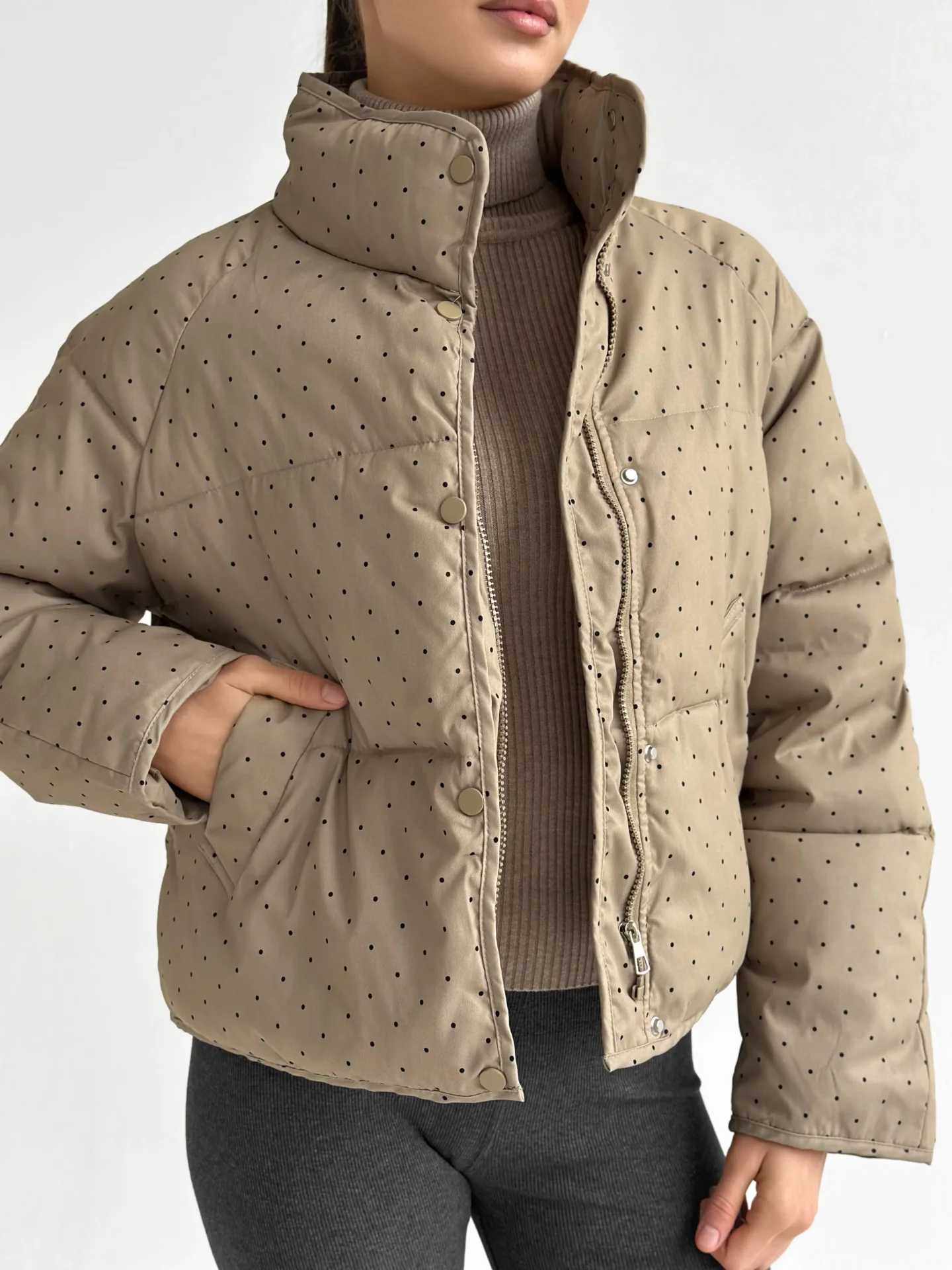 Kurtka pikowana z kołnierzem, cappuccino w groszki