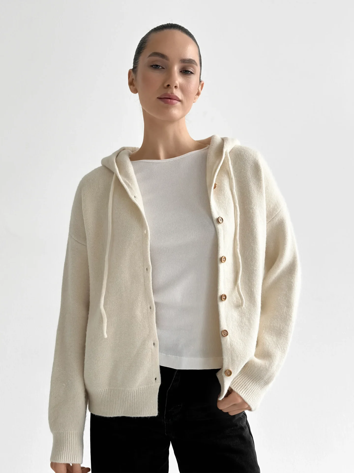 Kardigan na guziki brązowe z kapturem, kremowy